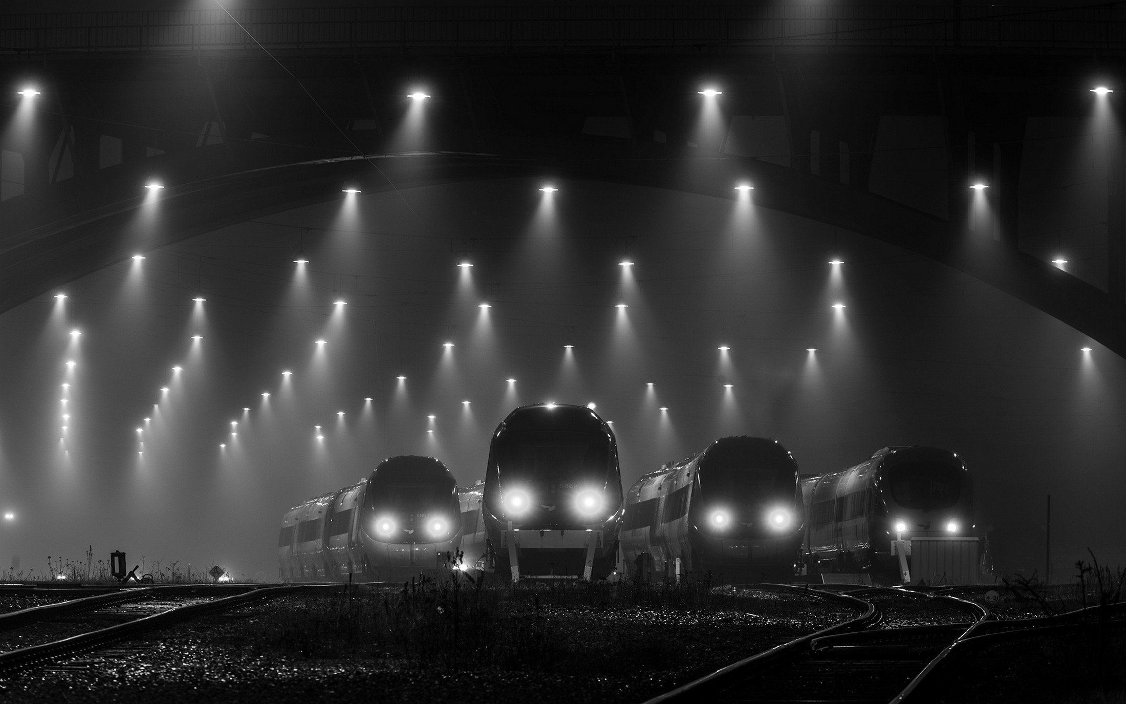 Treni, Stazione, Luci, Bianco e nero, 16:10 Full HD, sfondo widescreen