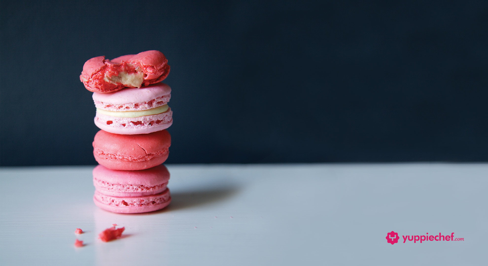 Macarons, Pila, Rosa, Sfondo scuro, wallpaper iPhone