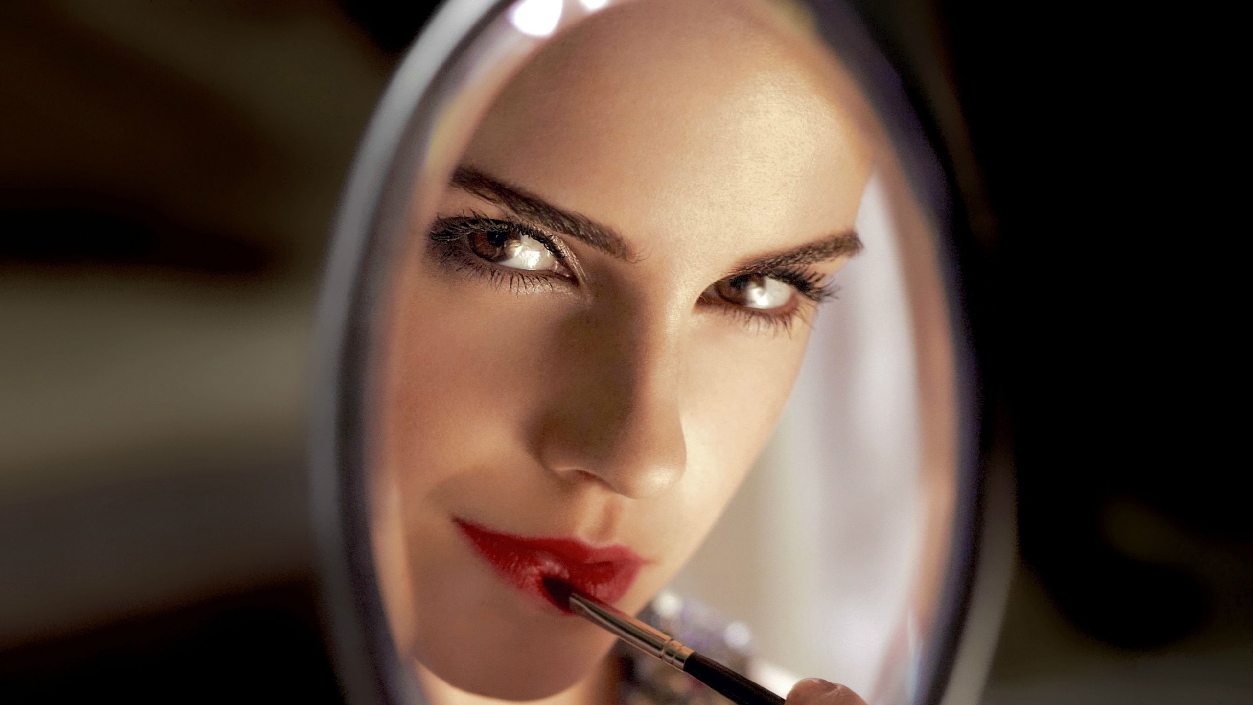 Emma Watson, Specchio, Rossetto rosso, 2560x1440, immagine di sfondo