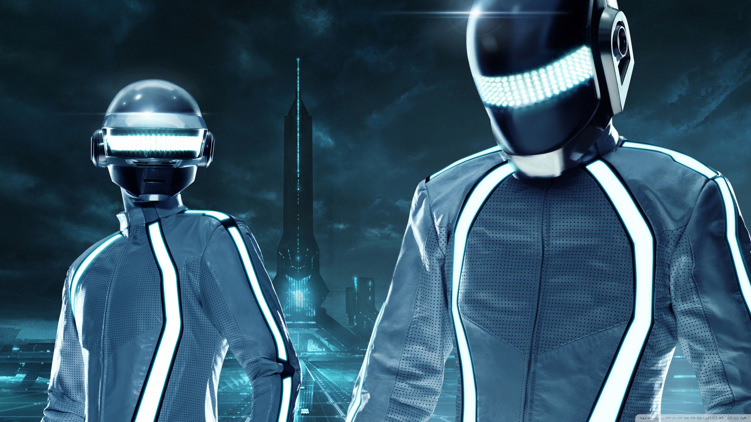 Daft Punk, Tron: Legacy, Caschi, Città futuristica, 2560x1440, immagine di sfondo