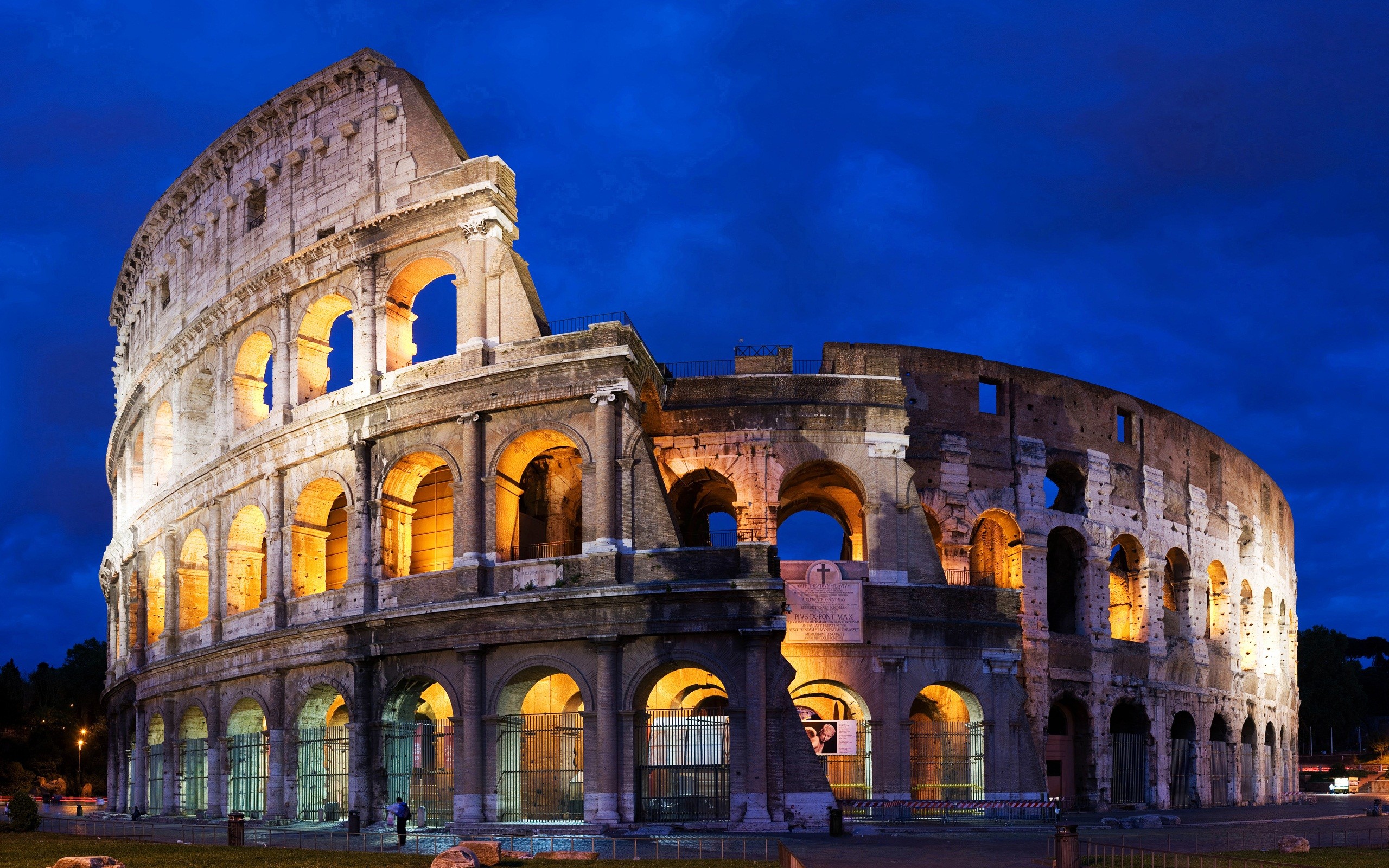Colosseo, Anfiteatro Flavio, Roma, Notte, Illuminazione, 2560x1600, sfondo MacBook Pro