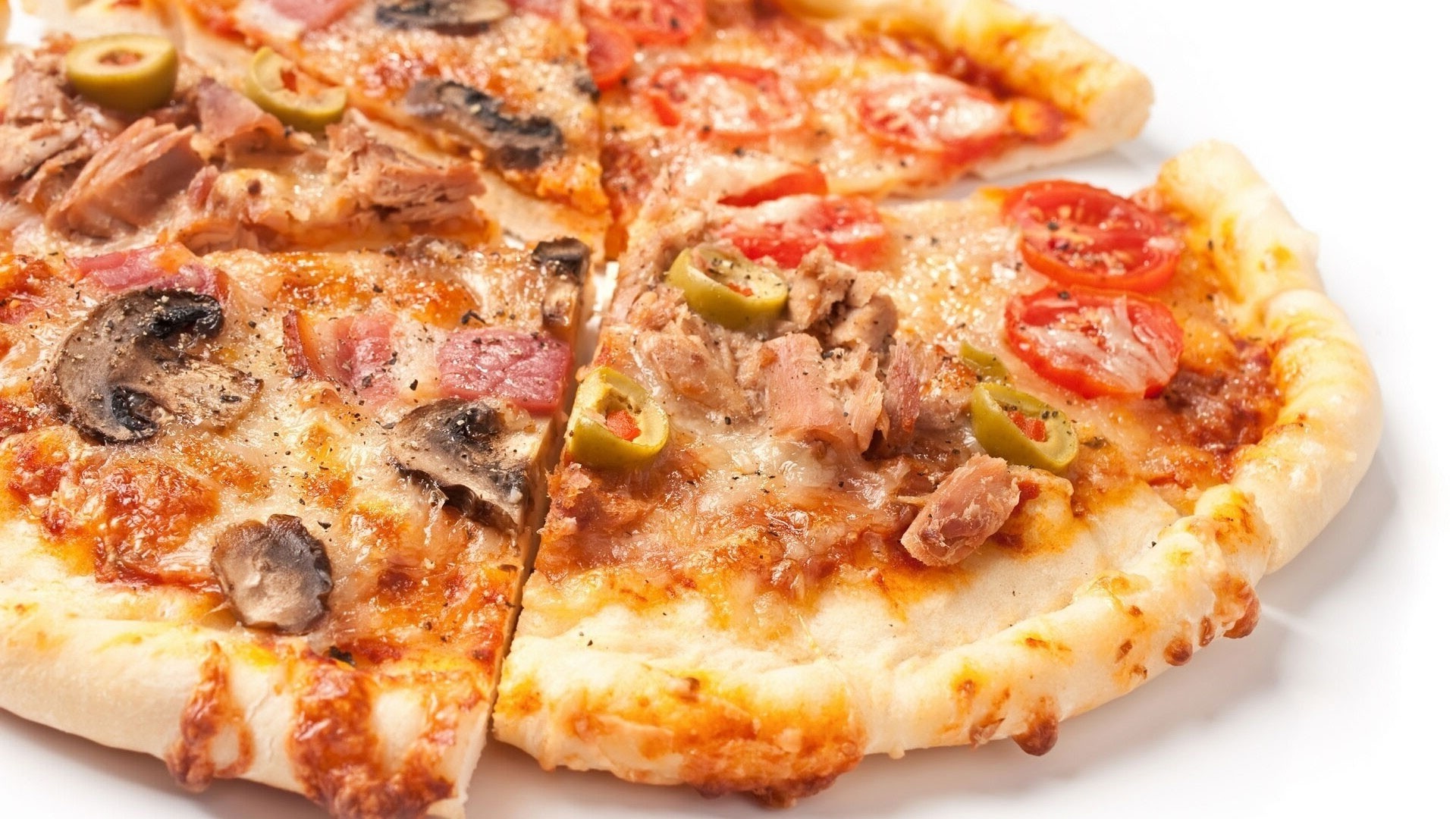 Pizza, Funghi, Pomodori, Sfondo bianco, Full HD, wallpaper per portatile