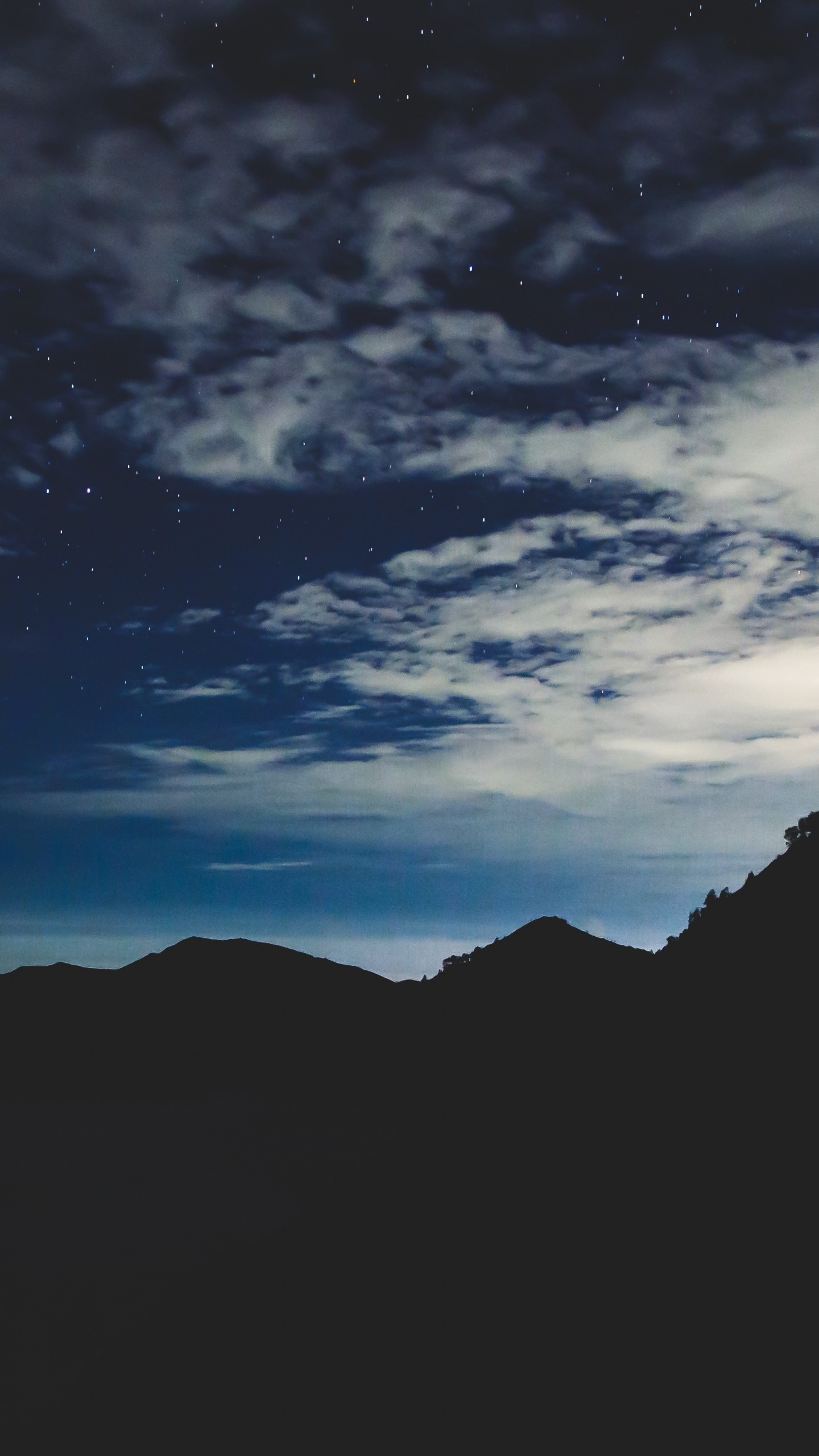 Nuvole, Montagne, Silhouette, Cielo notturno, QHD+, schermata di blocco del cellulare