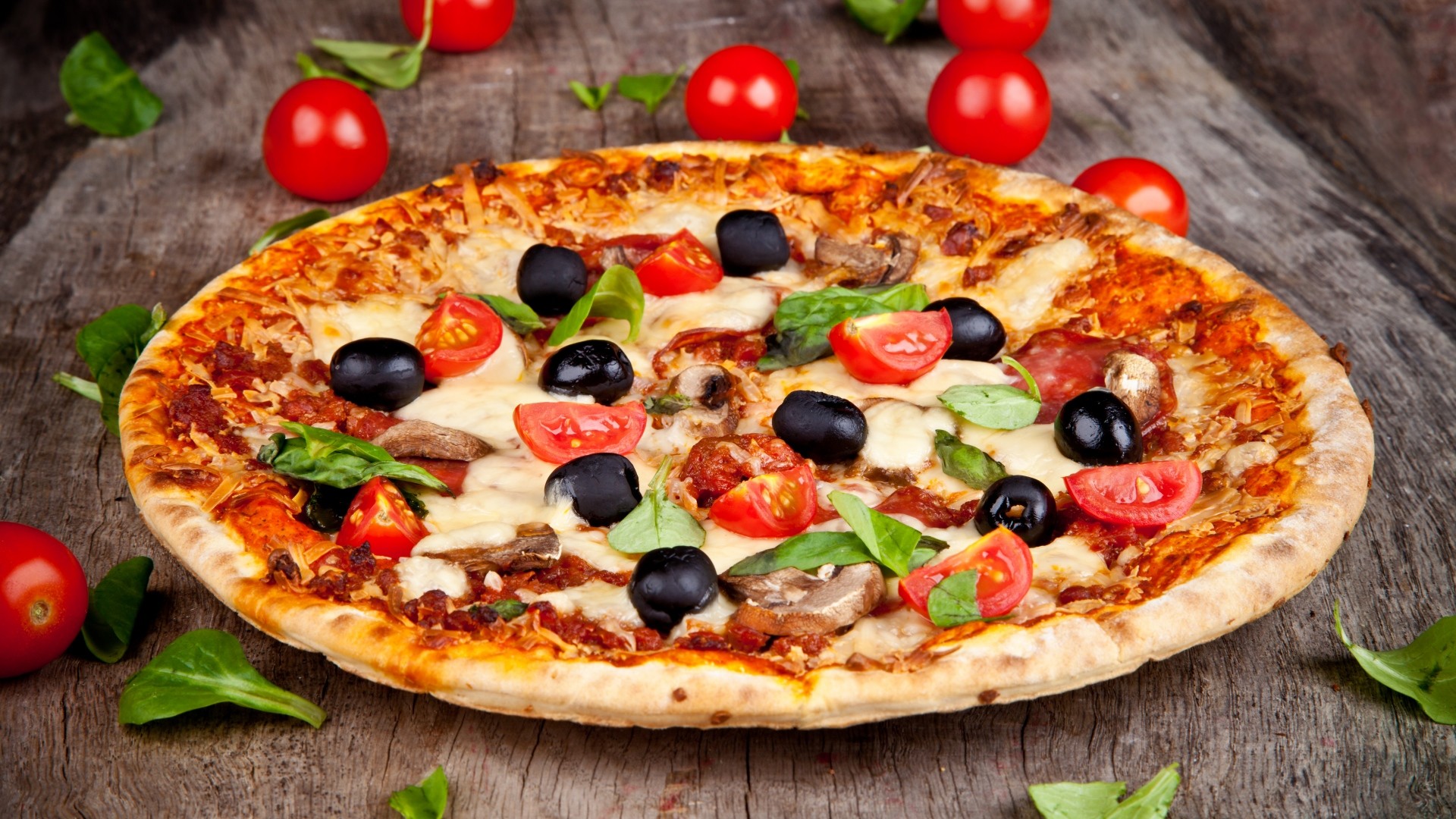 Pizza, Olive nere, Pomodorini, Tavolo di legno, Full HD 1080p, sfondo desktop