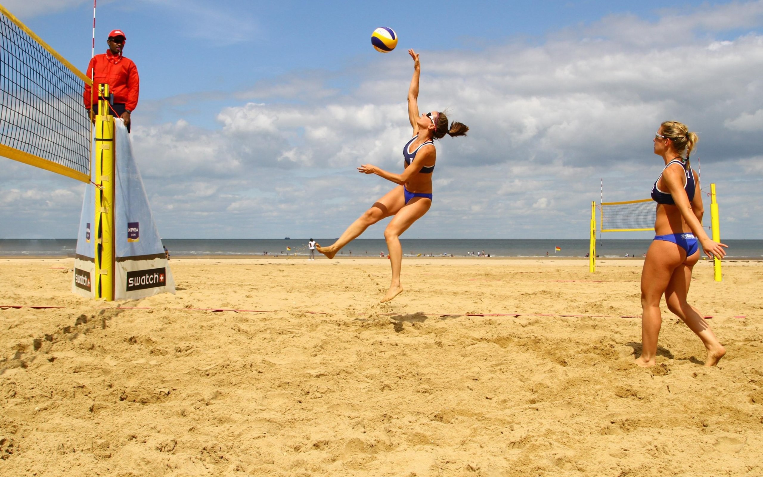 Beach volley, Pallavolo femminile, Spiaggia, Battuta, Sabbia, 2560x1600, sfondo per PC