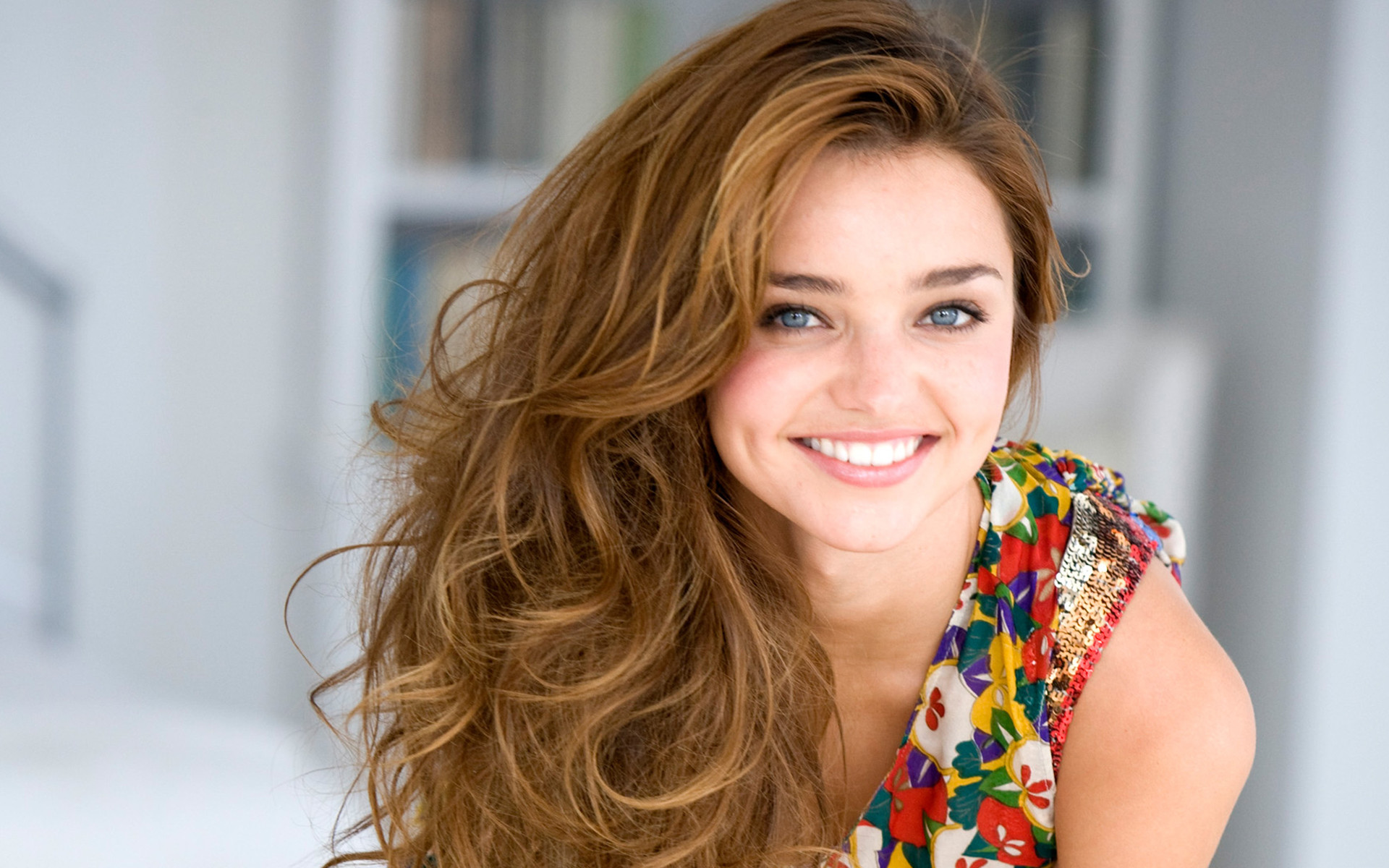 Miranda Kerr, Sorriso, Ritratto, Camicetta colorata, 1920x1200, sfondo per PC