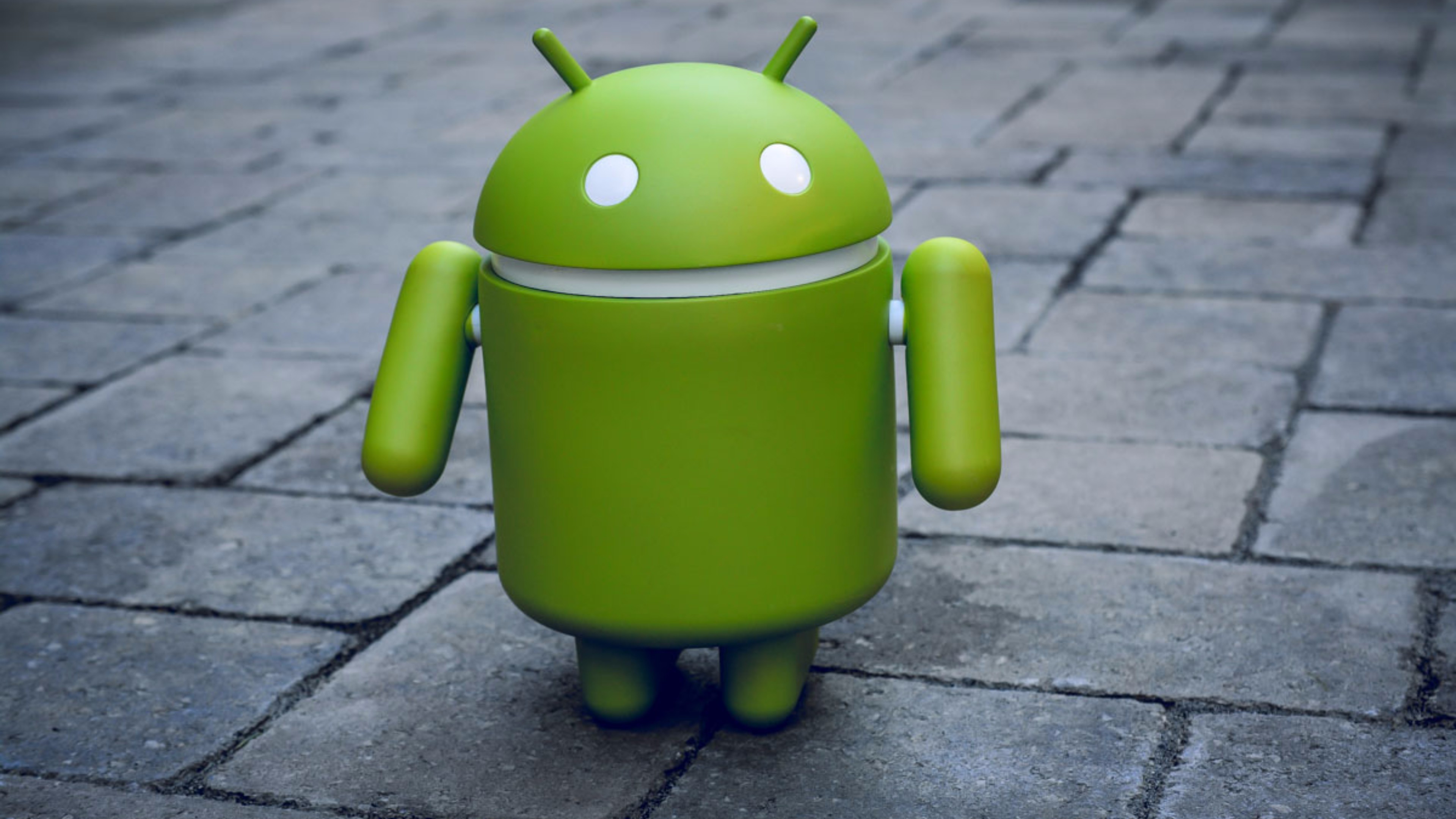 Android, Robottino Android, Verde, Pavimento in pietra, 4K, sfondo per PC e portatile