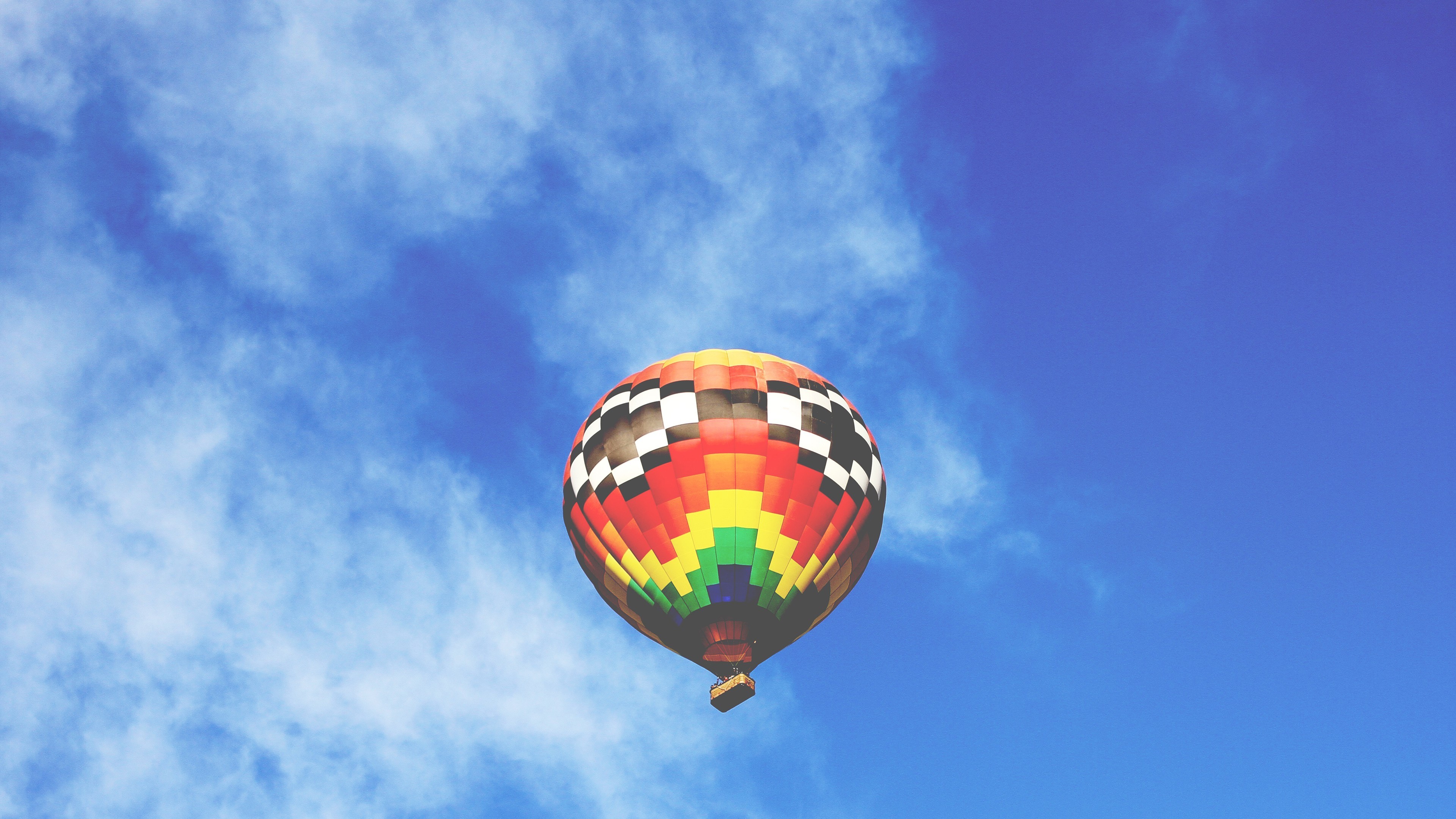 Mongolfiera, Cielo azzurro, Nuvole, 4K, sfondo Windows 11