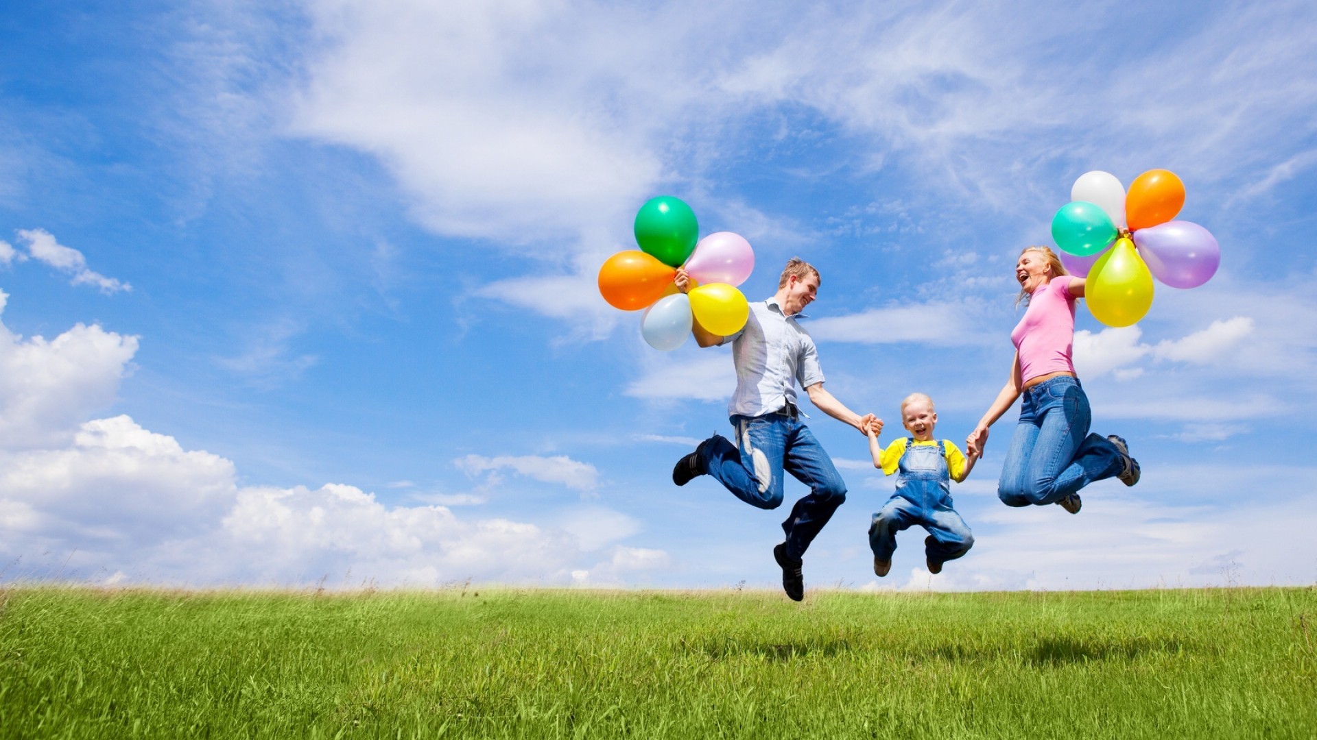 Famiglia, Palloncini, Salto, Prato, Cielo, 16:9 Full HD, sfondo widescreen