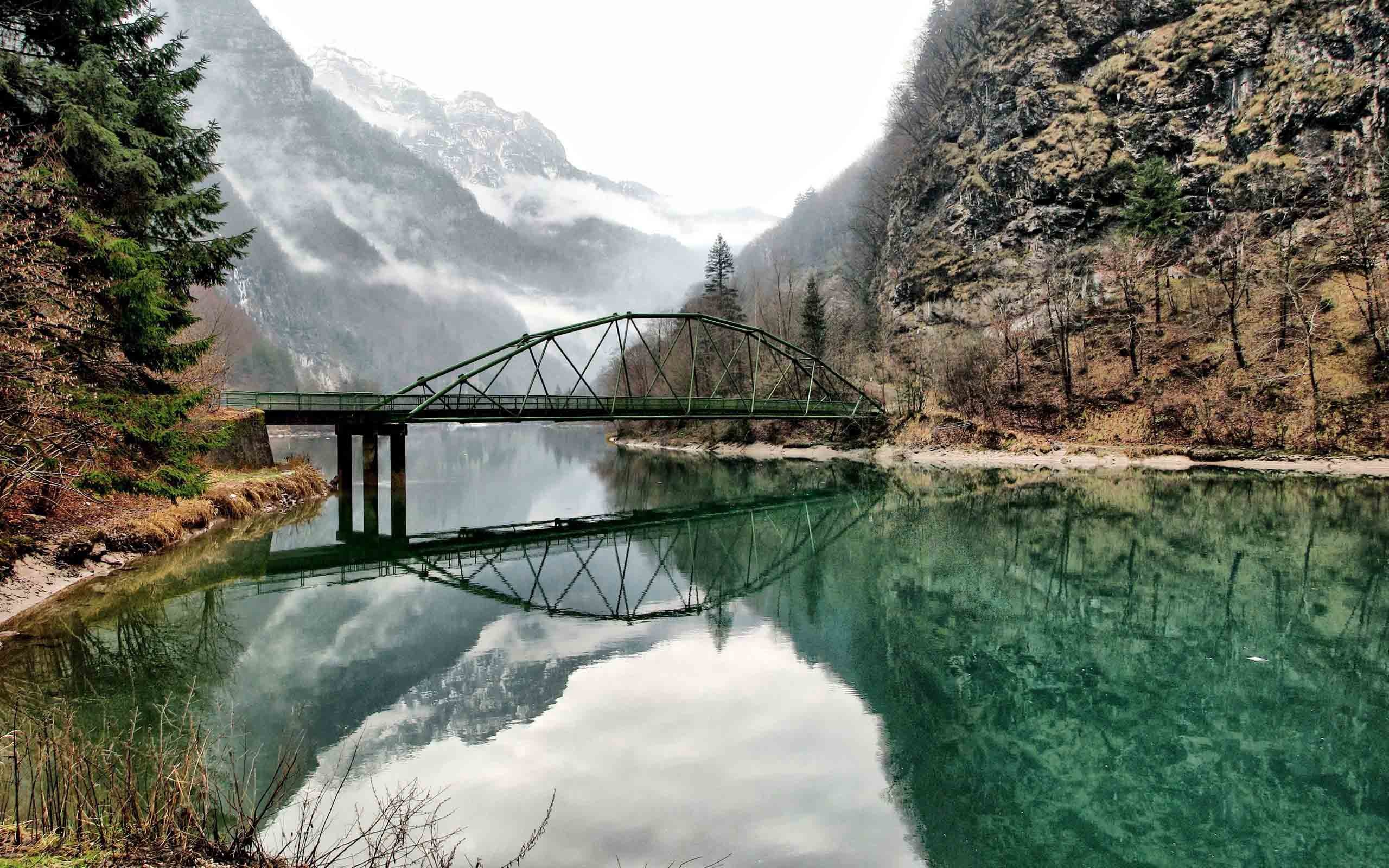 Ponte, Lago, Montagne, Riflesso, Nebbia, 2560x1600, wallpaper desktop