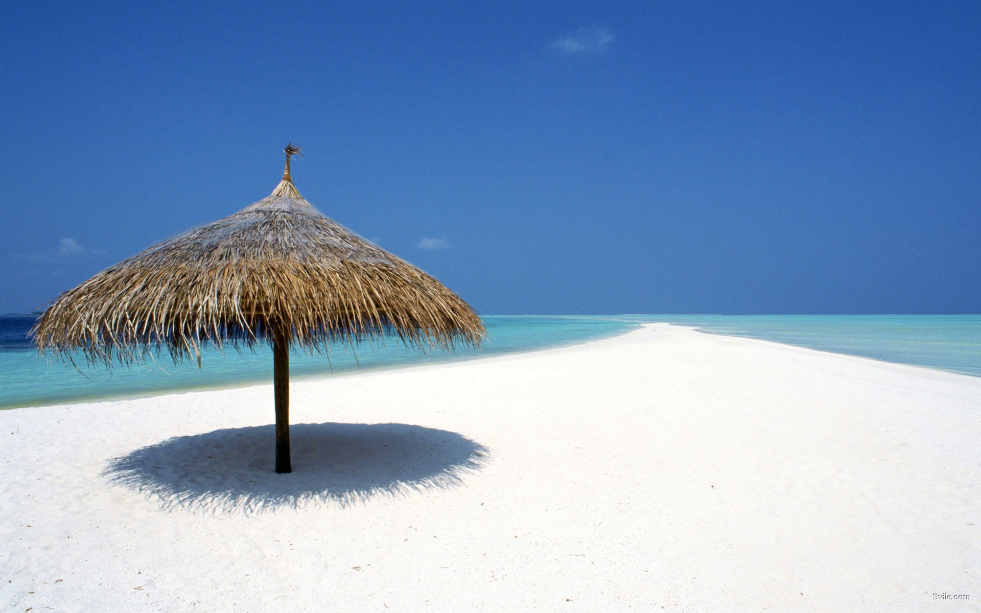 Ombrellone di paglia, Spiaggia bianca, Mare, Full HD, sfondo Windows 11