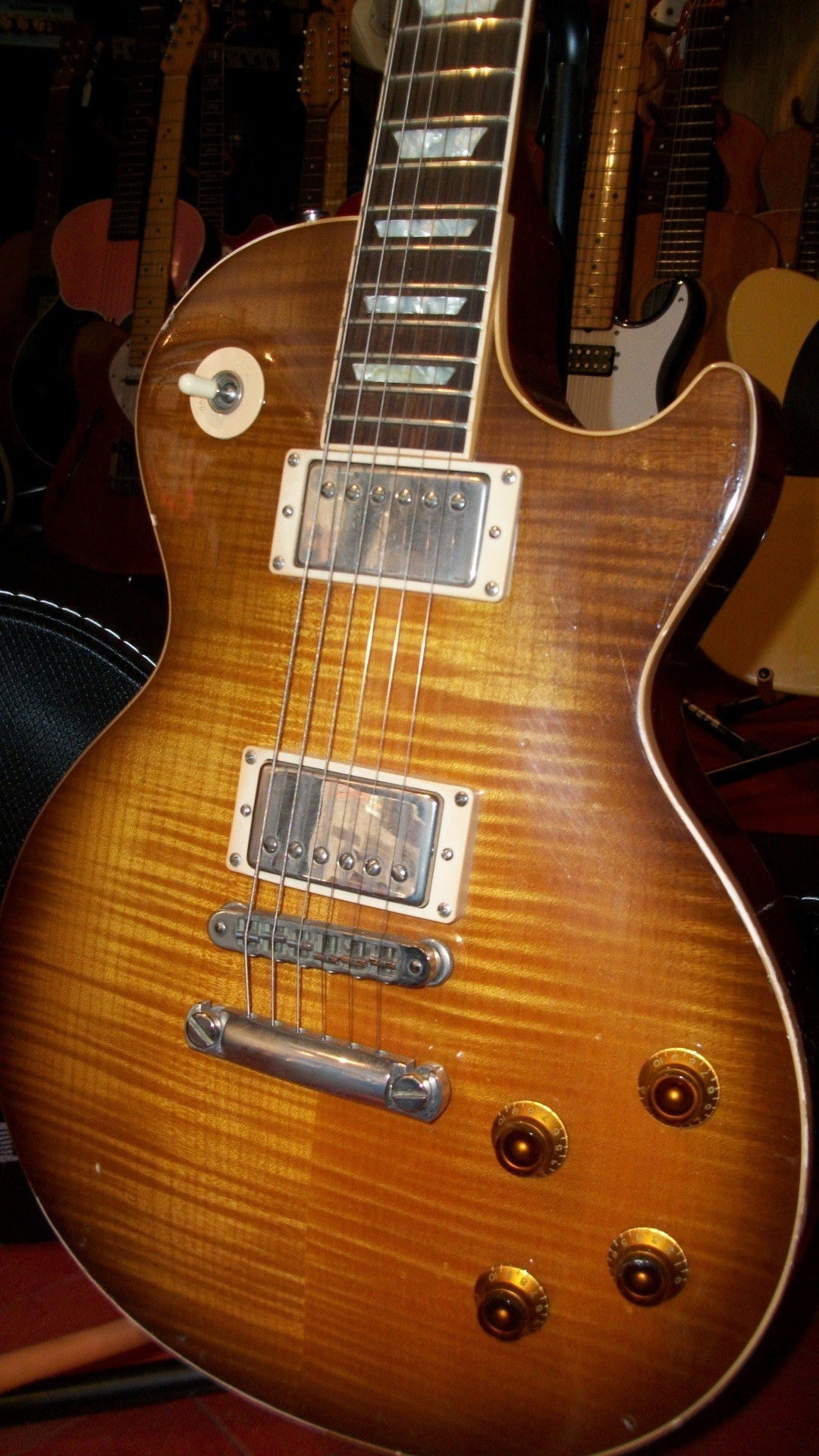Gibson Les Paul, Chitarra elettrica, Sunburst, Top fiammato, Full HD, sfondo verticale per cellulare