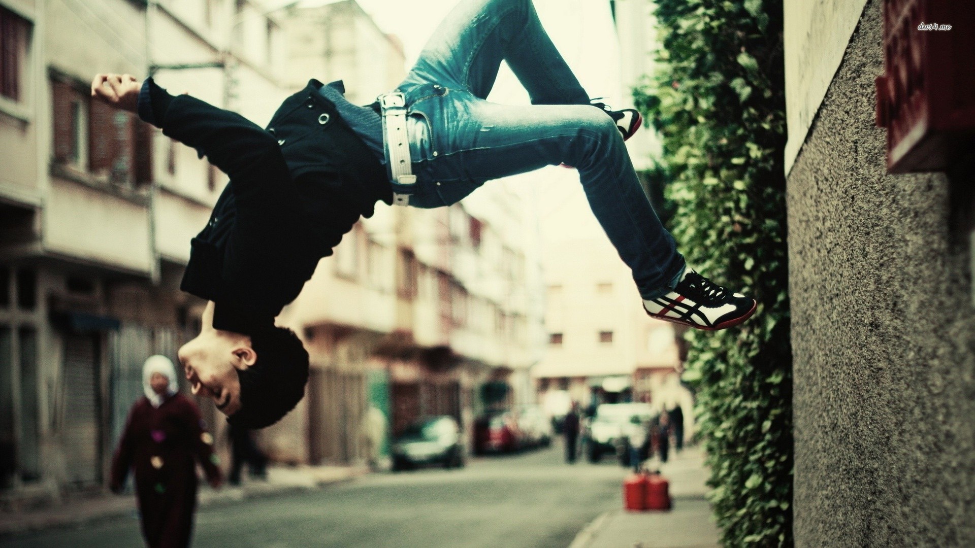 Parkour, Wall flip, Strada, Edera, Full HD, sfondo Windows 11