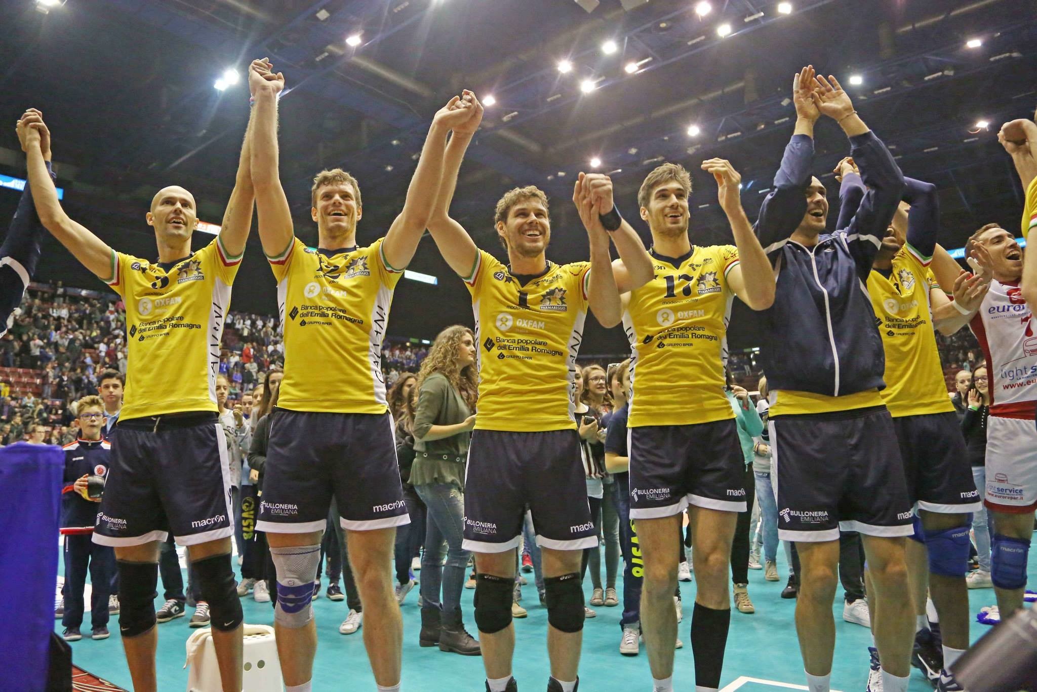 Squadra di pallavolo, Esultanza, Pallavolisti, Palazzetto, Full HD, wallpaper per PC