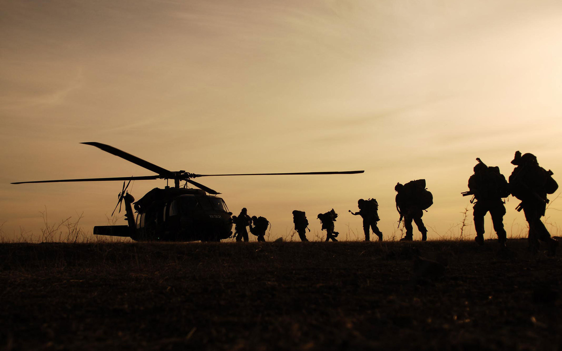 UH-60 Black Hawk, Soldati, Silhouette, Tramonto, Elicottero, 1920x1200, sfondo per PC