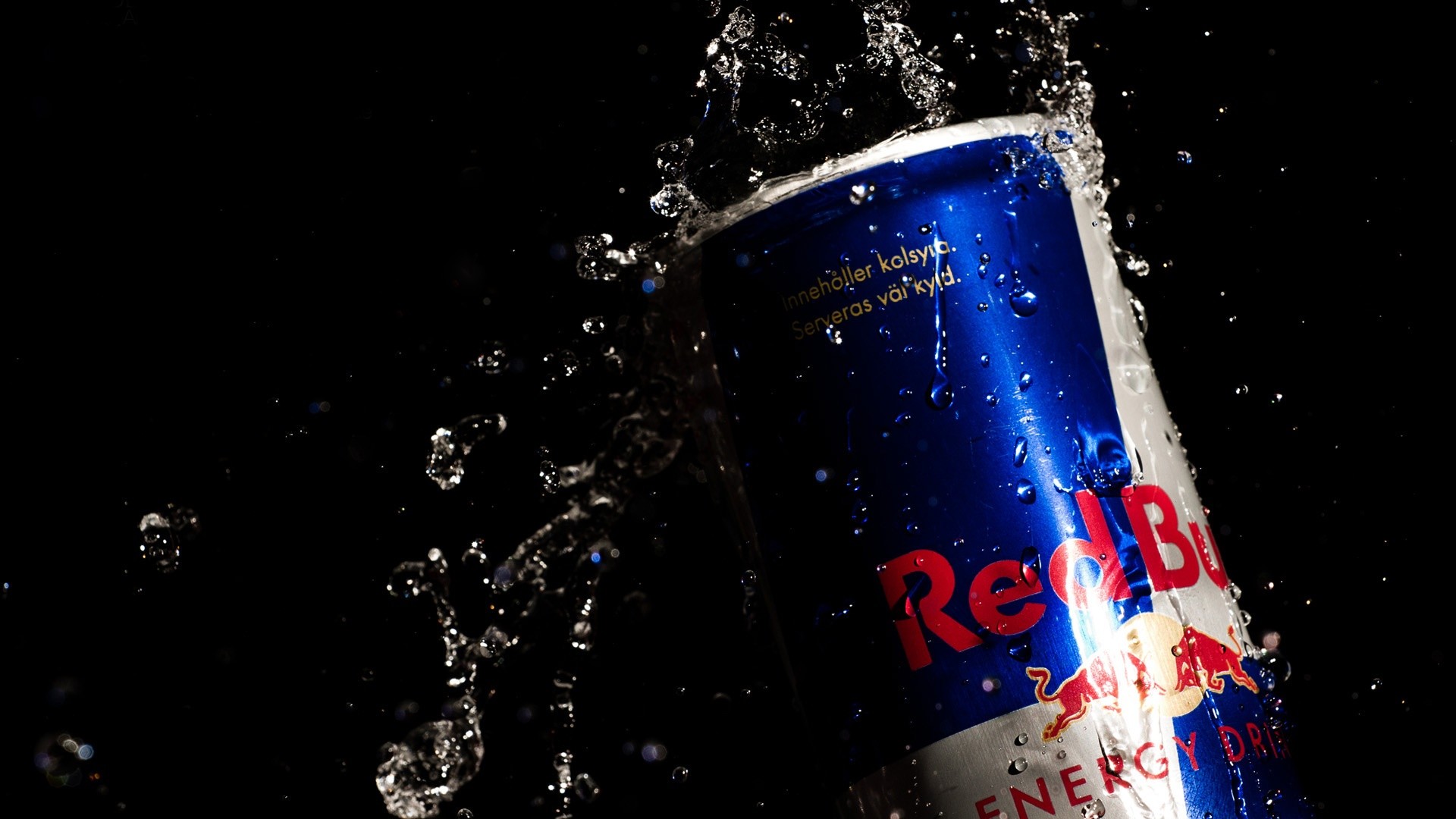 Lattina Red Bull, Red Bull, Spruzzi, Sfondo nero, Full HD, wallpaper per computer