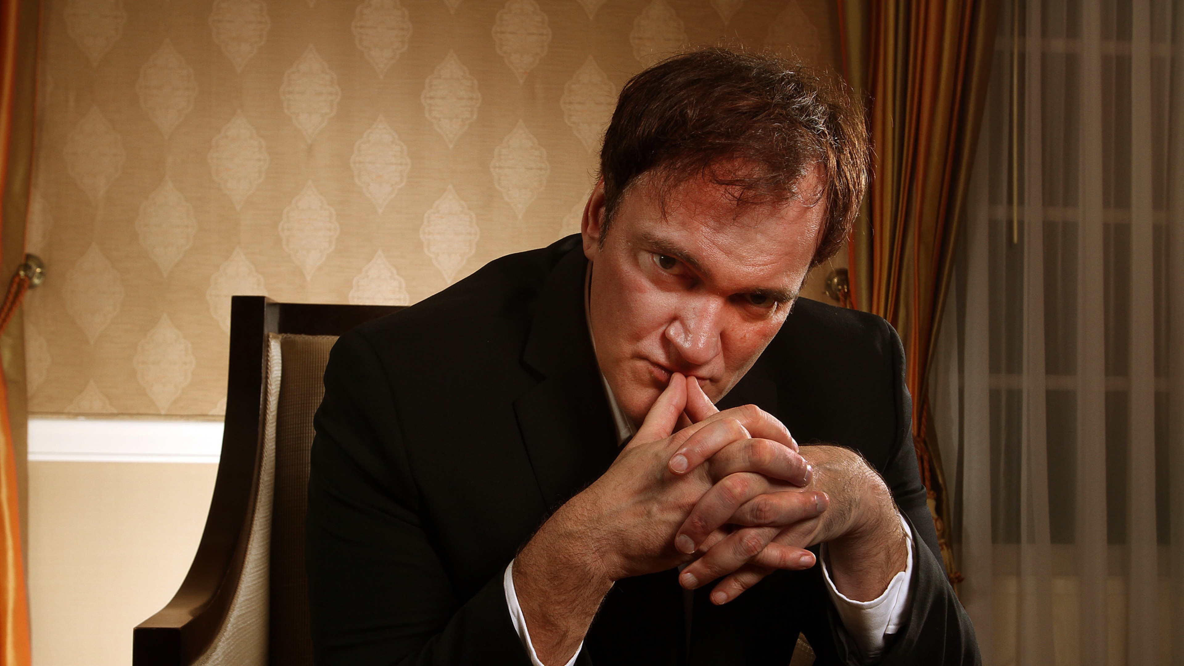 Quentin Tarantino, Ritratto, Regista, Mani giunte, 3840x2160, immagine di sfondo