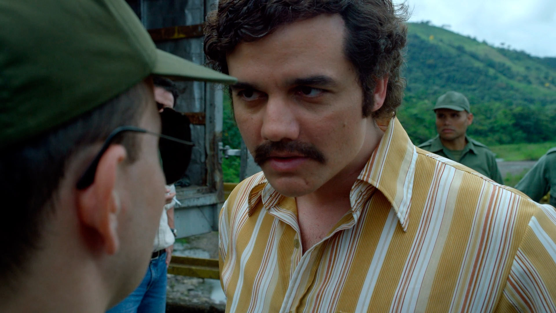 Pablo Escobar, Wagner Moura, Narcos, Camicia a righe, Colline, Full HD, sfondo per PC e portatile
