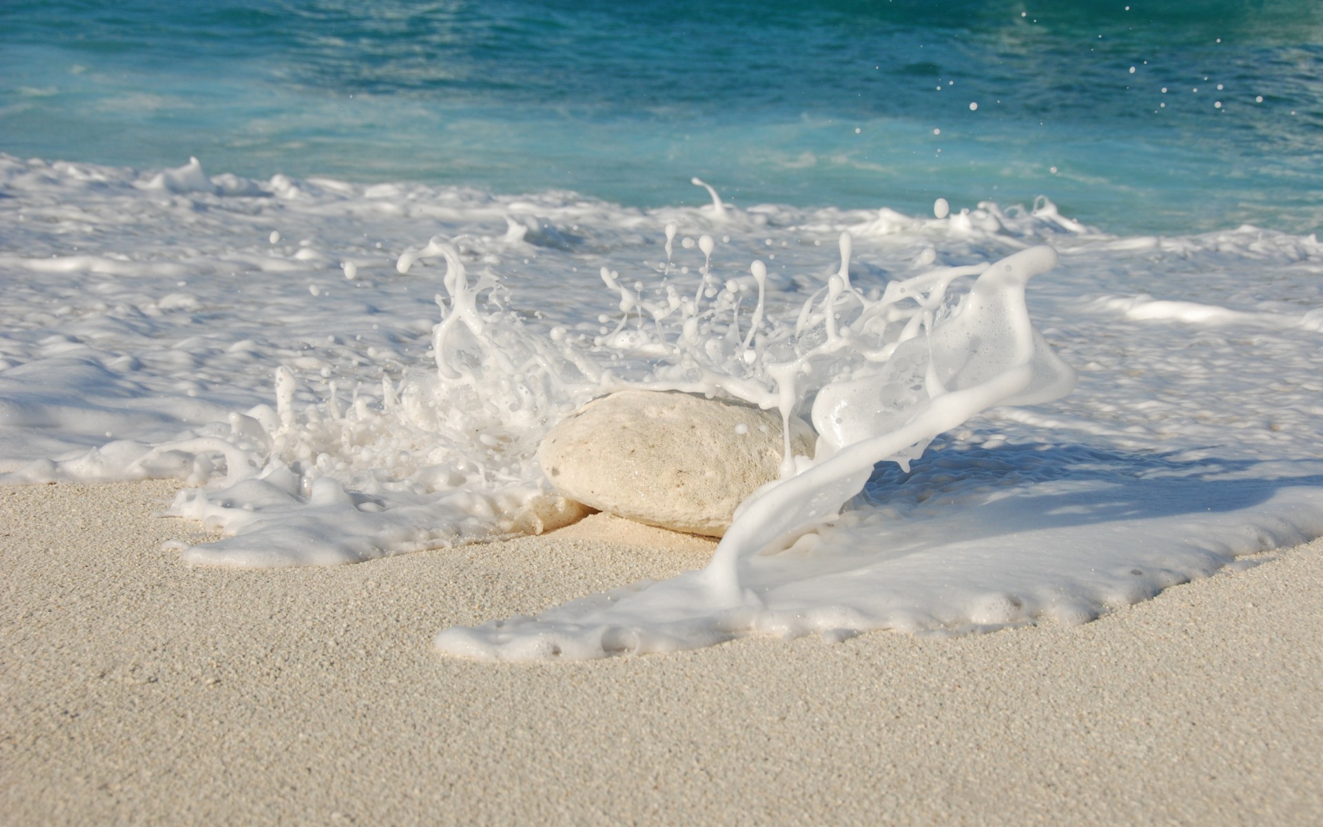 Onda, Spiaggia, Schiuma, Sasso, 1920x1200, sfondo MacBook Pro