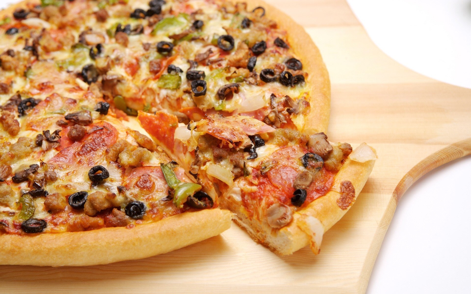 Pizza, Olive nere, Pala, Fette, 1920x1200, sfondo per PC