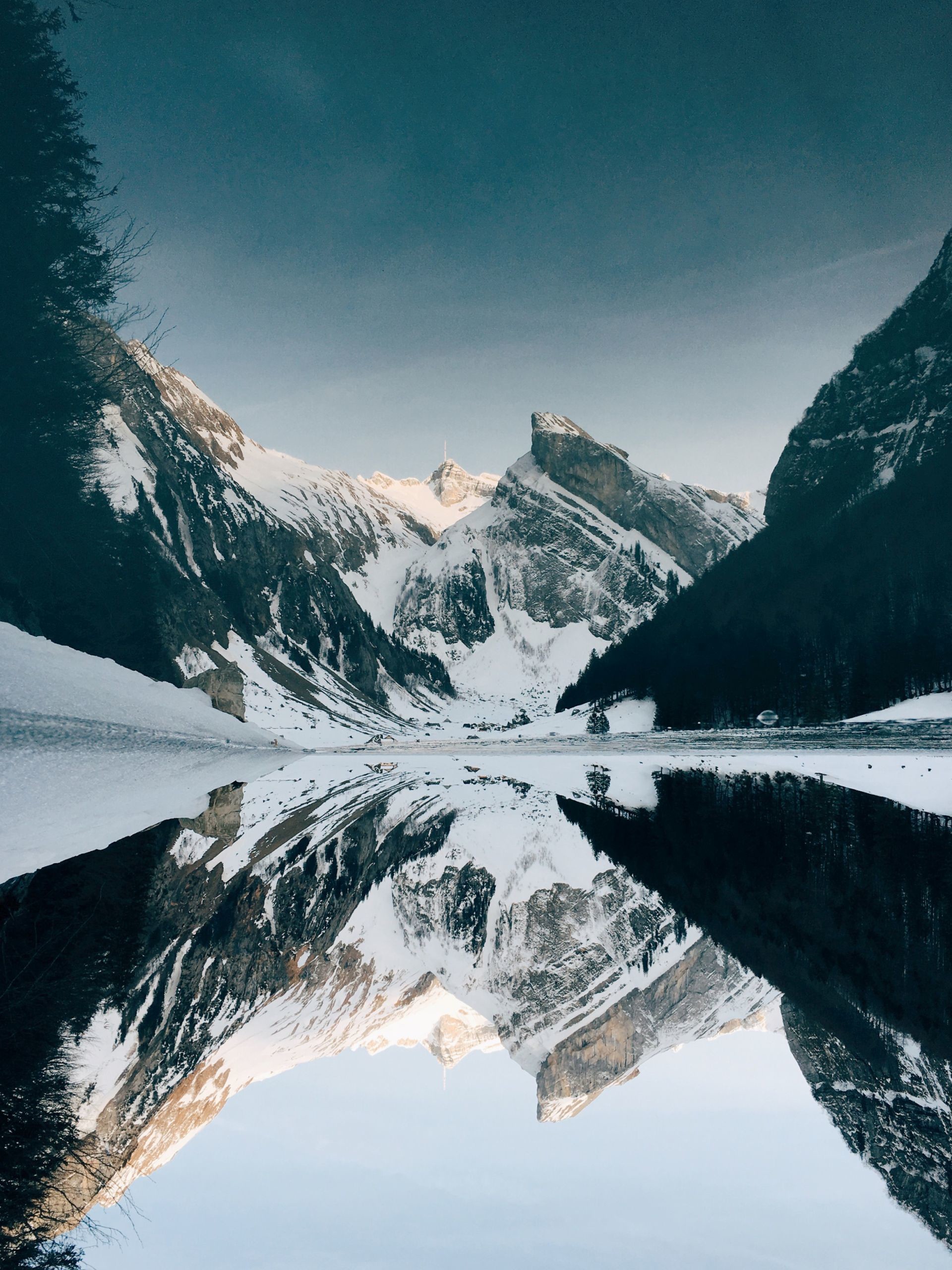 Lago alpino, Montagne innevate, Riflesso, QHD+, schermata di blocco iPad