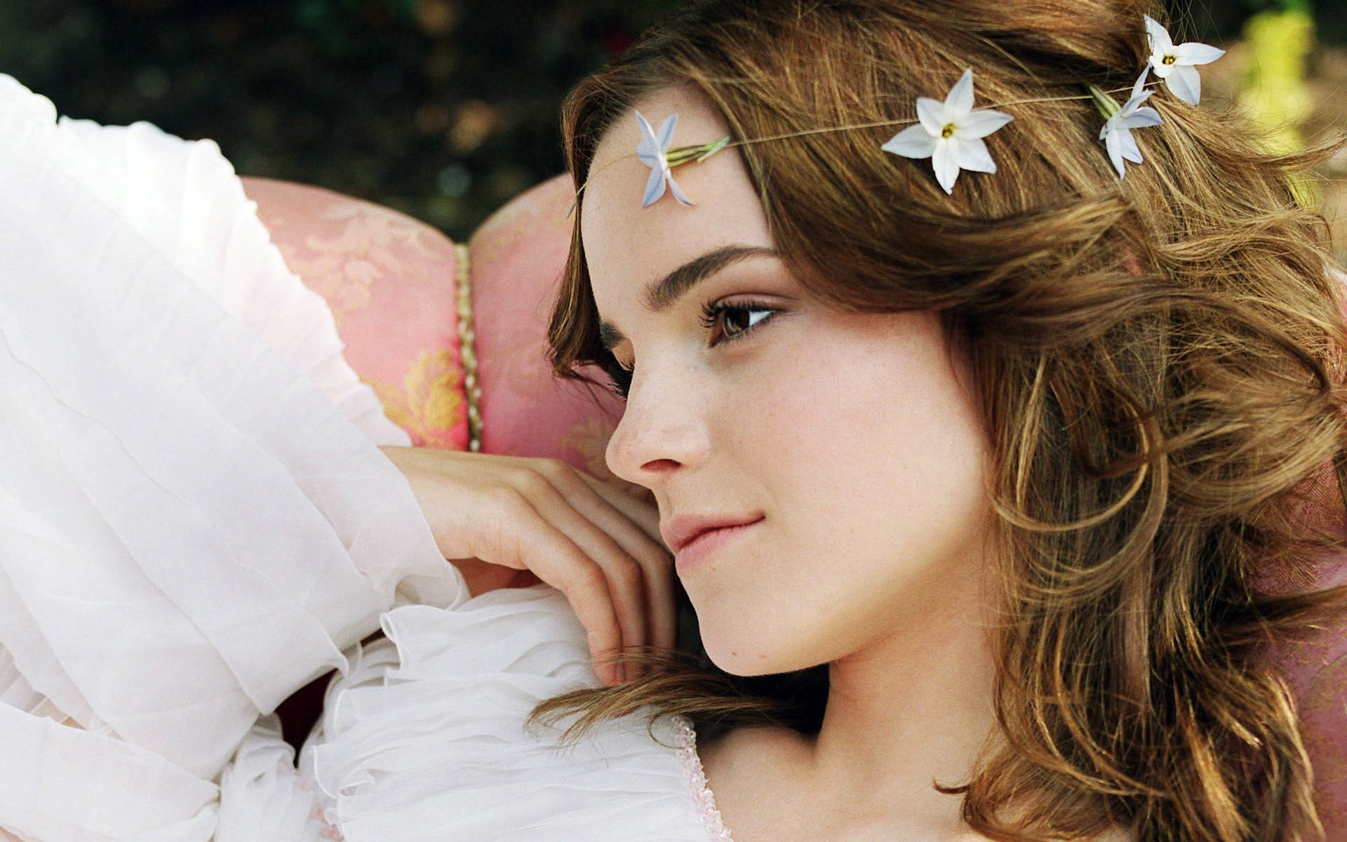 Emma Watson, Fiori nei capelli, Romantico, Full HD, wallpaper desktop