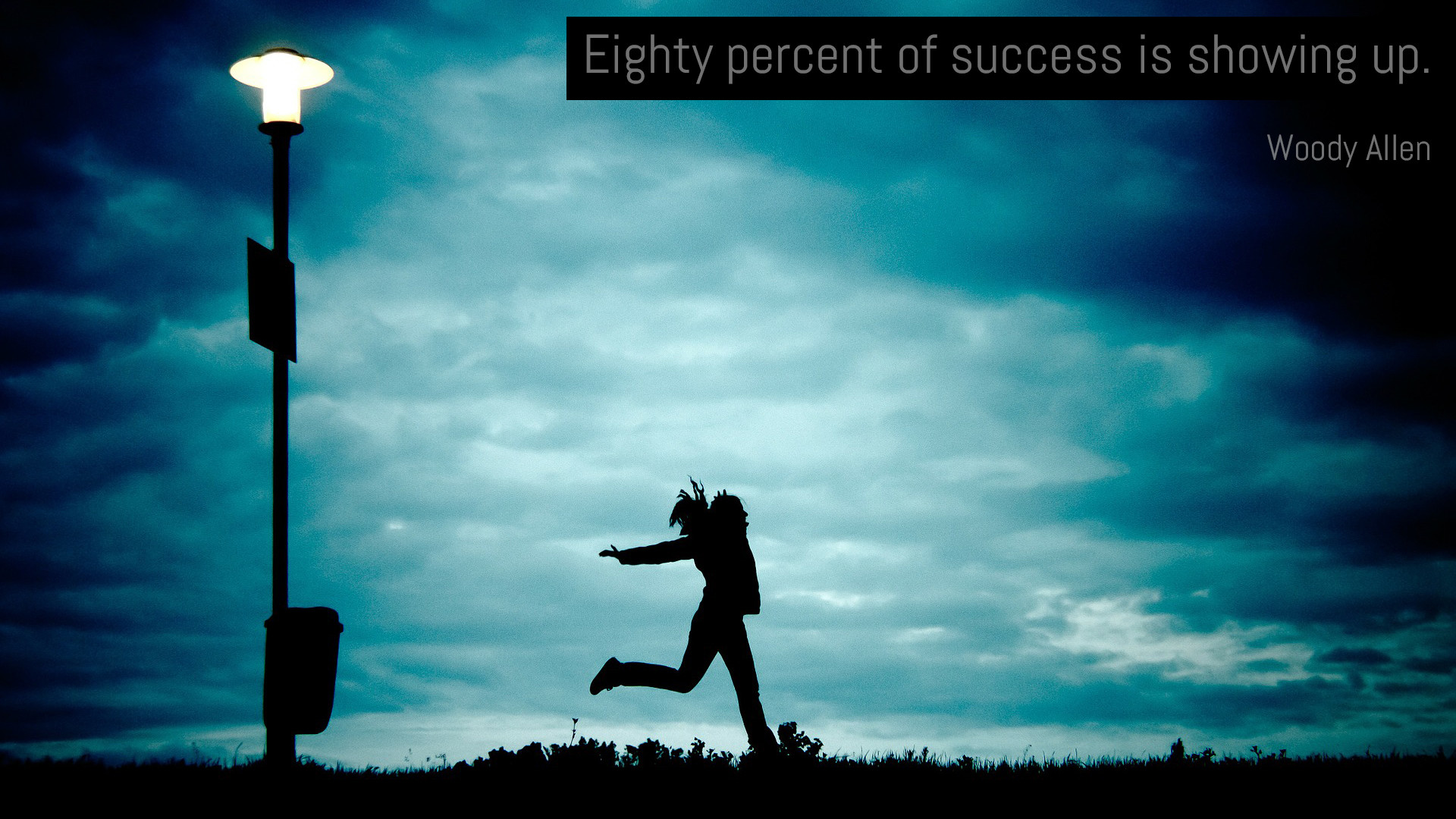 Woody Allen, Eighty percent of success is showing up, Silhouette, Lampione, Salto, immagine di sfondo