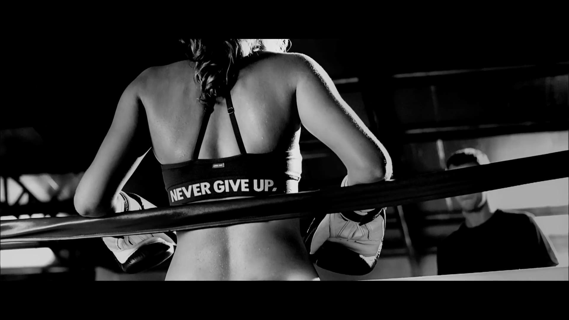 Never Give Up, Donna, Ring, Bianco e nero, Full HD, sfondo Windows 11