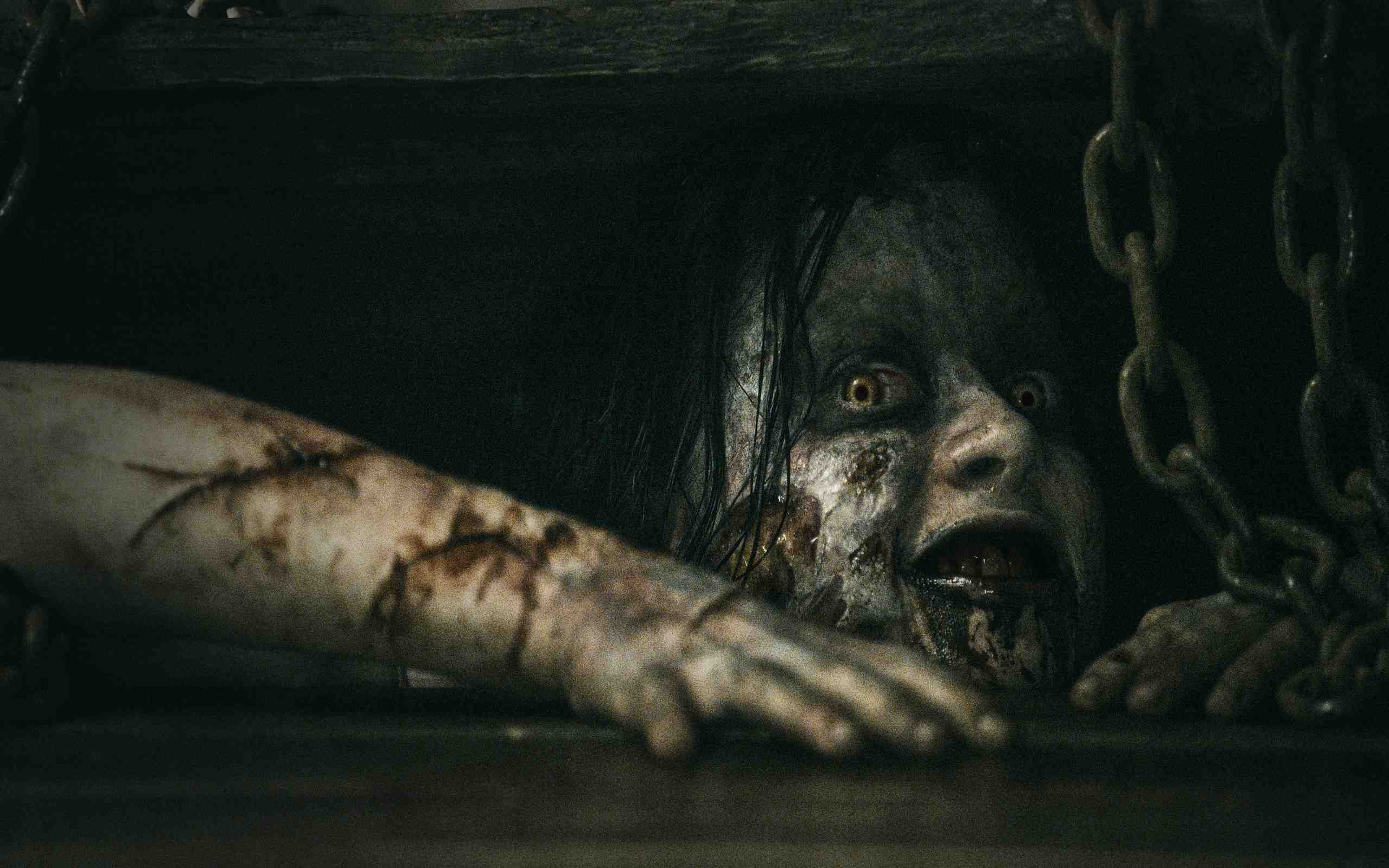 La casa, Evil Dead, Ragazza posseduta, Catene, 2K 1600p, sfondo desktop