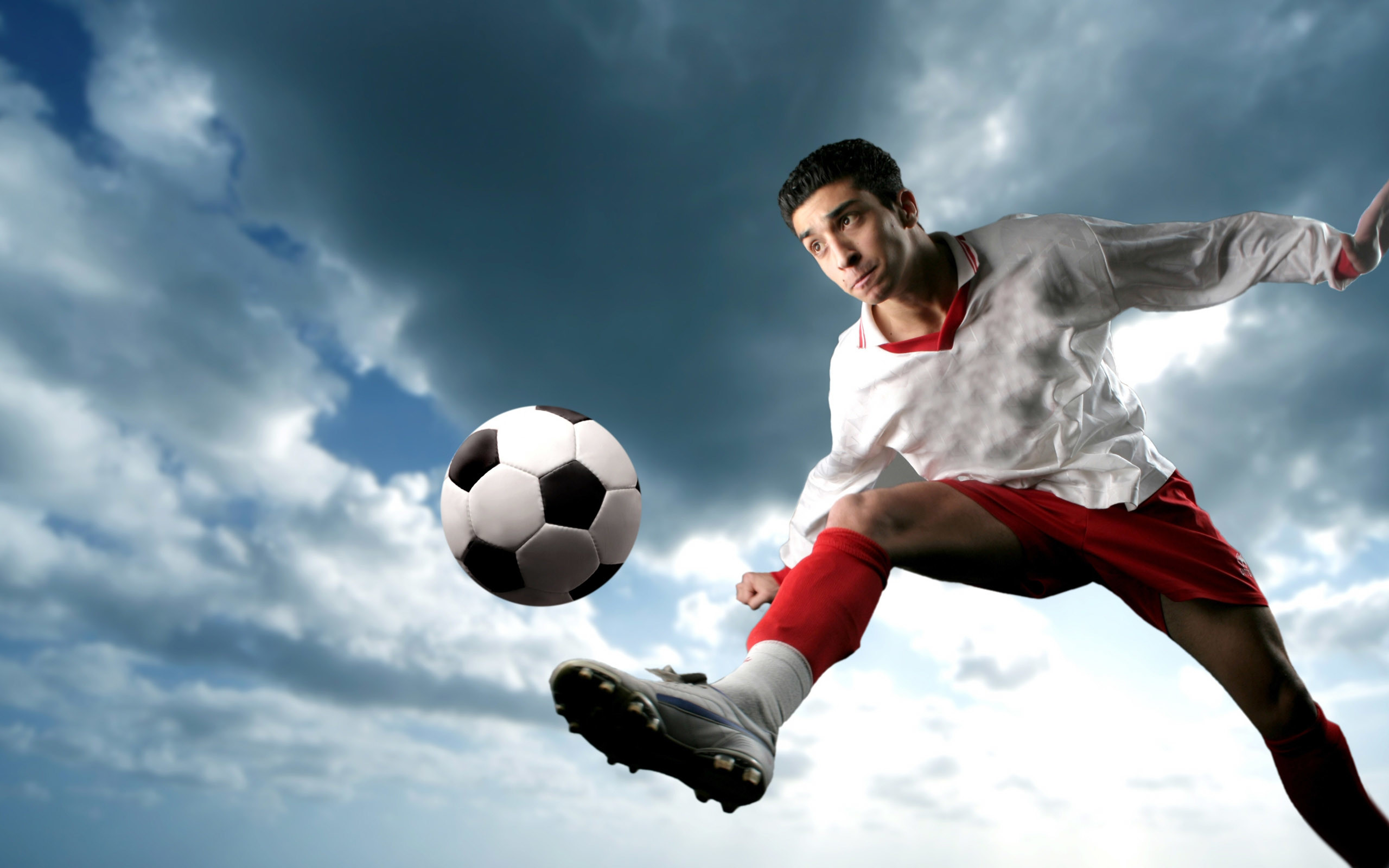 Calciatore, Tiro, Pallone, Cielo, 2K, sfondo per PC