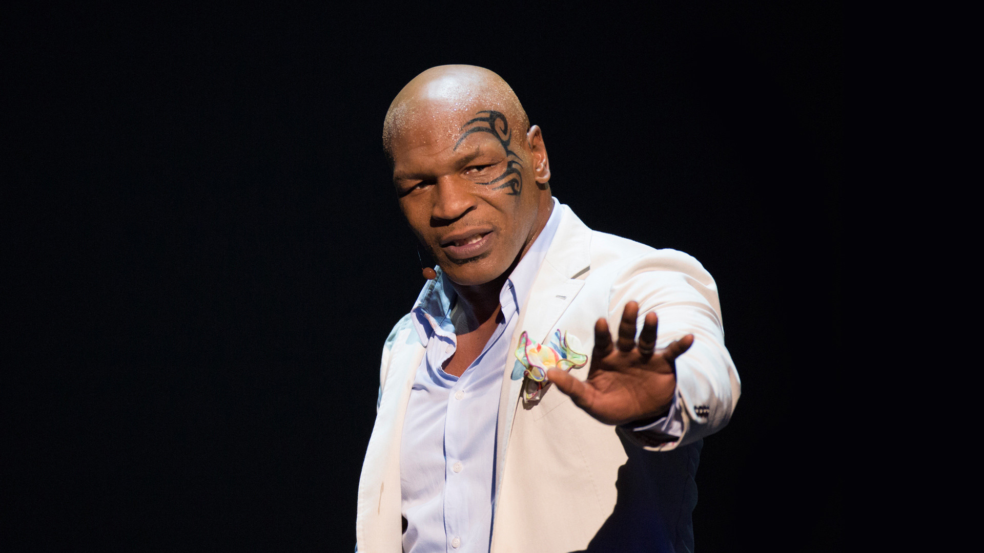Mike Tyson, Palco, Giacca bianca, Sfondo nero, 1920x1080, wallpaper desktop