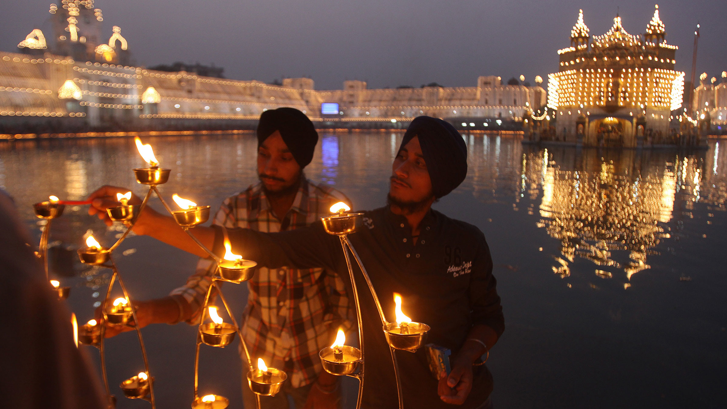 Tempio d'Oro, Amritsar, Sikh, Lampade a olio, Notte, Full HD, wallpaper per PC