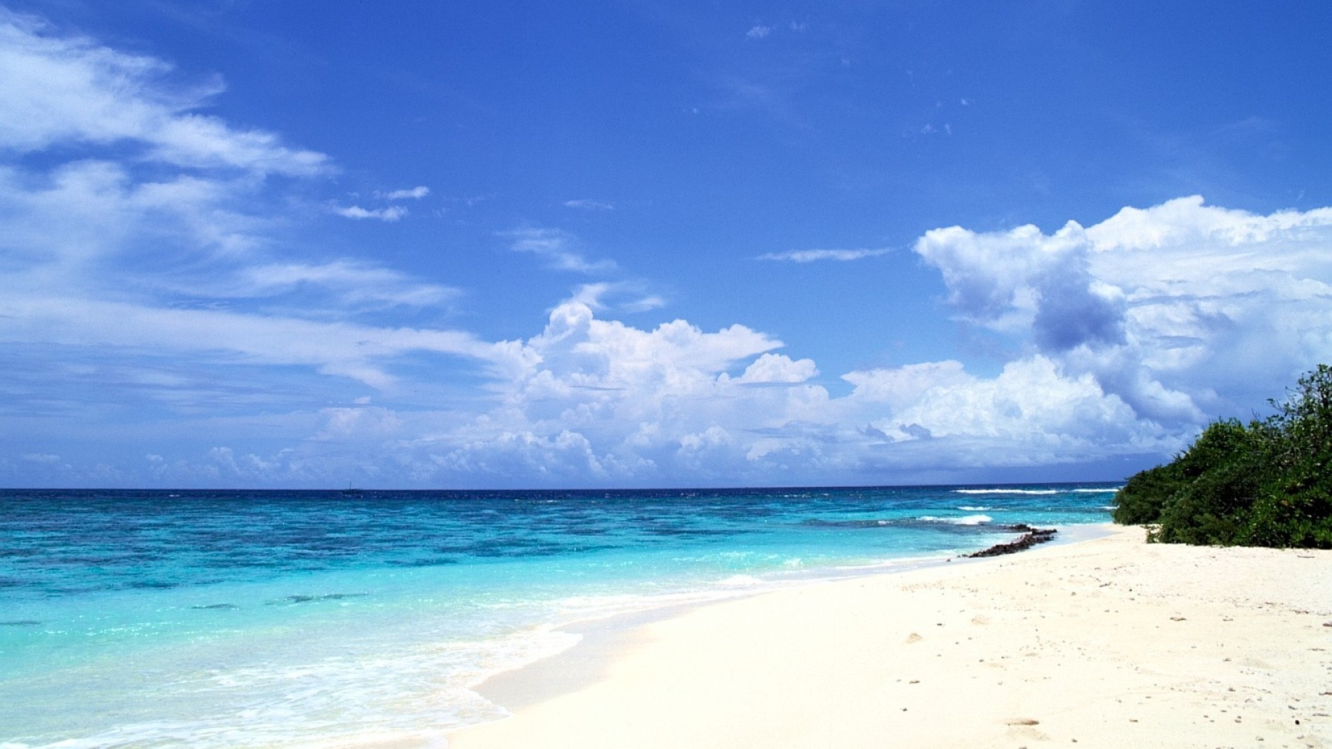 Spiaggia bianca, Mare turchese, Nuvole, Tropici, Full HD, sfondo per portatile