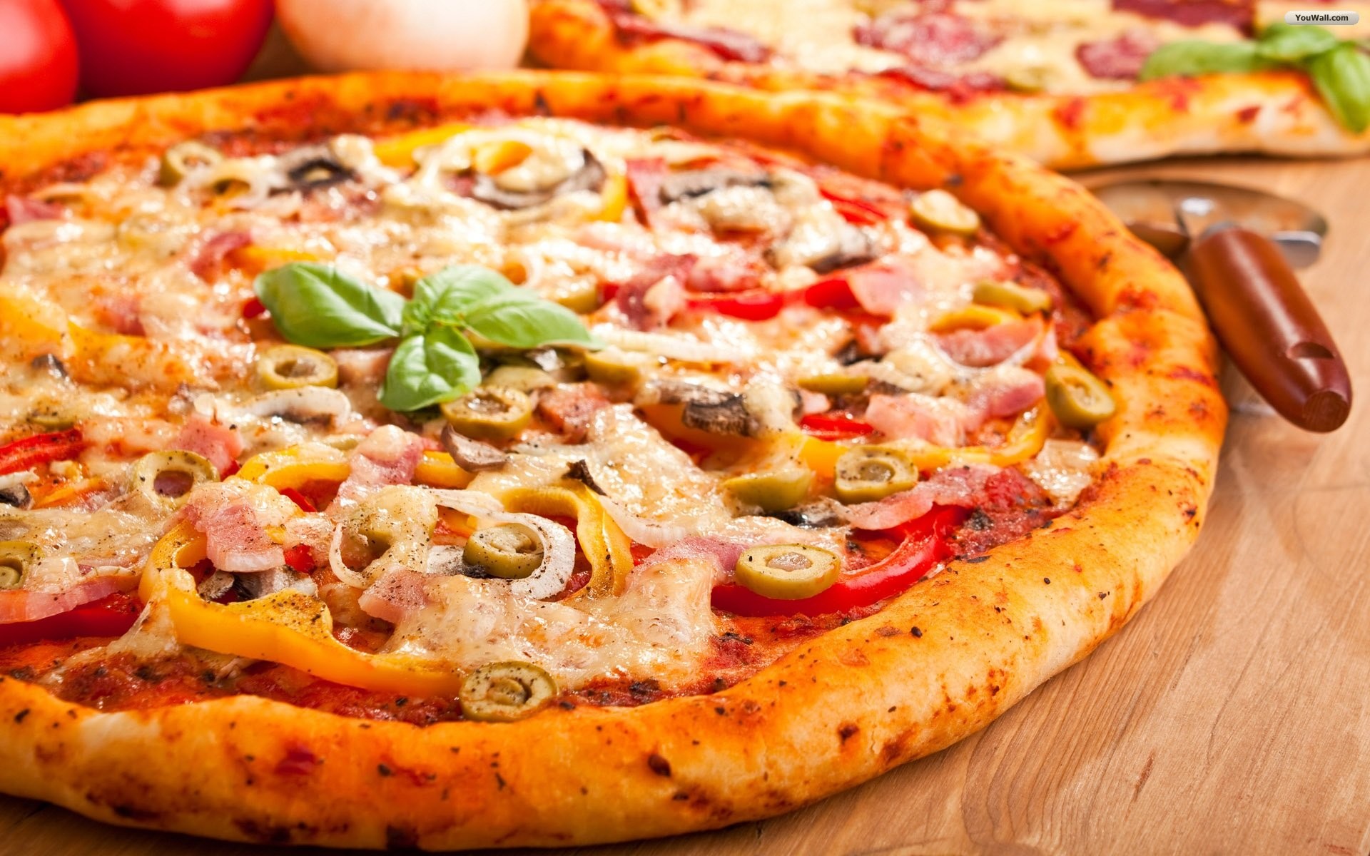 Pizza, Basilico, Olive verdi, Prosciutto, Full HD, sfondo Windows 11