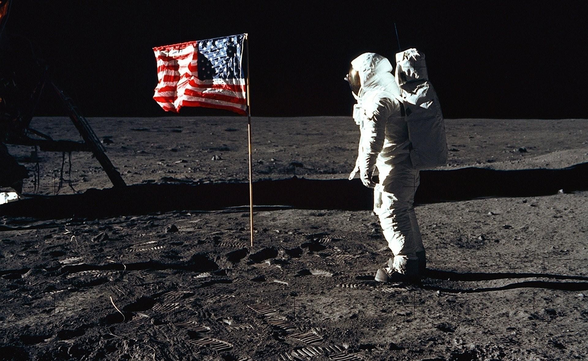 Buzz Aldrin, Apollo 11, Luna, Bandiera americana, Allunaggio, Full HD, sfondo Windows 11