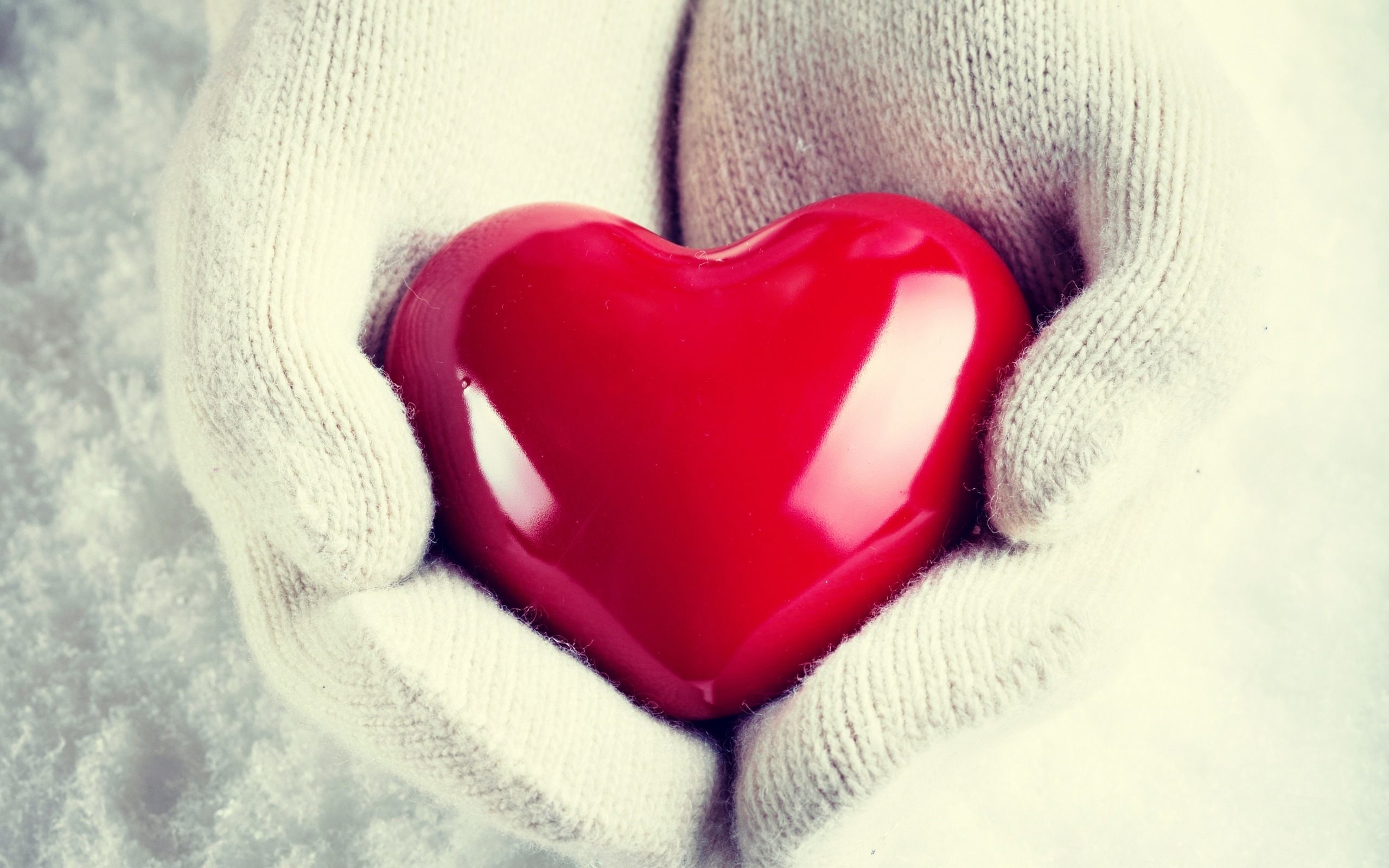 Cuore rosso, Guanti di lana, Mani, 2K, sfondo per PC