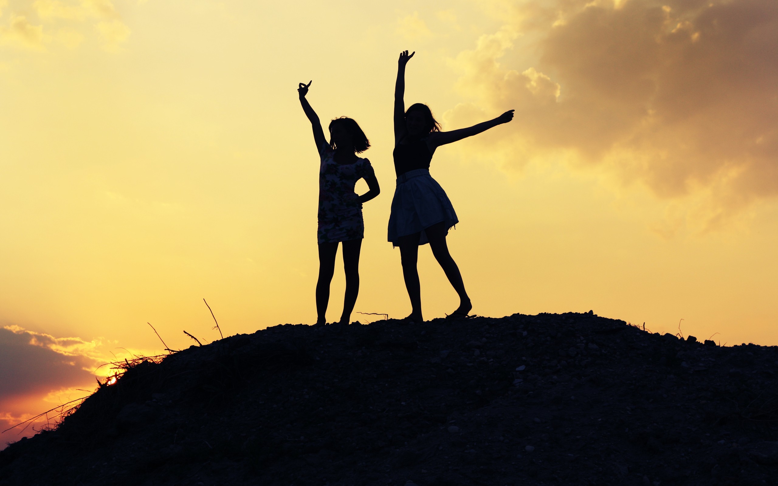 Ragazze, Braccia alzate, Silhouette, Collina, Tramonto, 2560x1600, sfondo per PC
