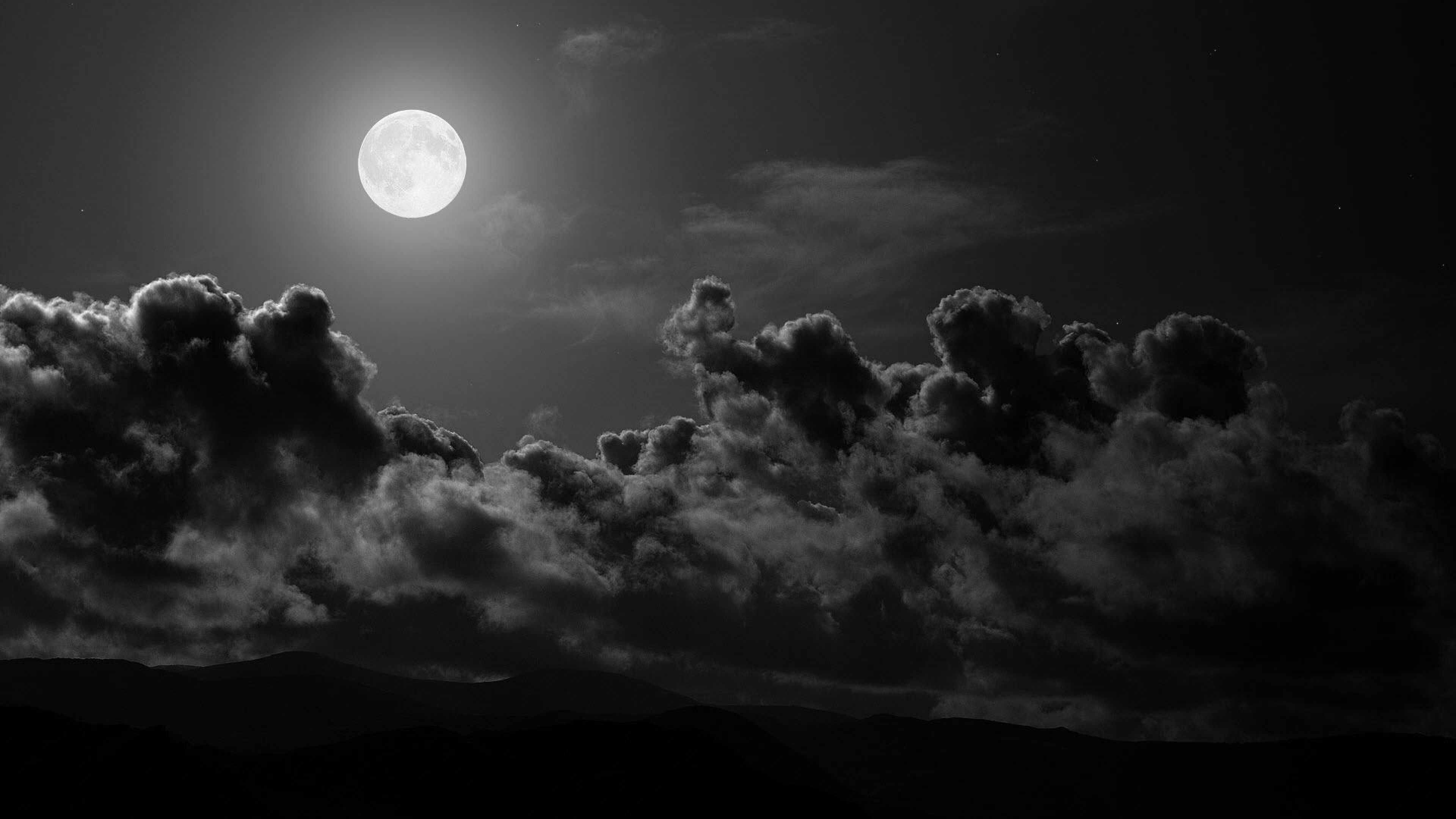 Luna piena, Nuvole, Bianco e nero, Notte, 4K, sfondo Windows 11