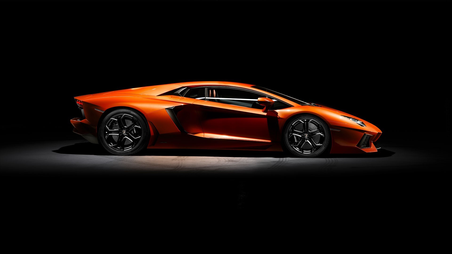 Lamborghini Aventador, Arancione, Sfondo nero, Vista laterale, Full HD, wallpaper per portatile