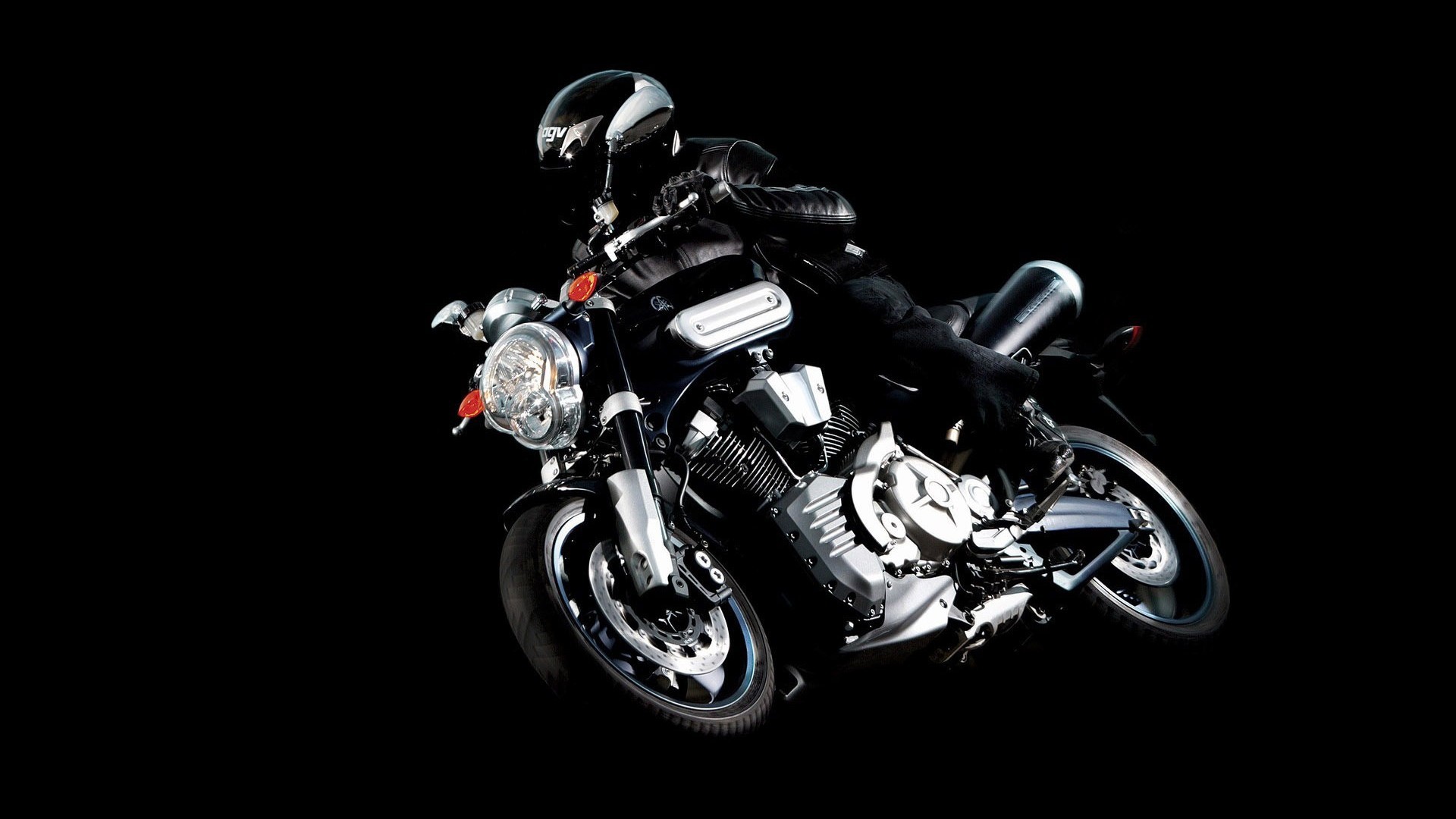 Yamaha MT-01, Pilota, Sfondo nero, Full HD, wallpaper desktop