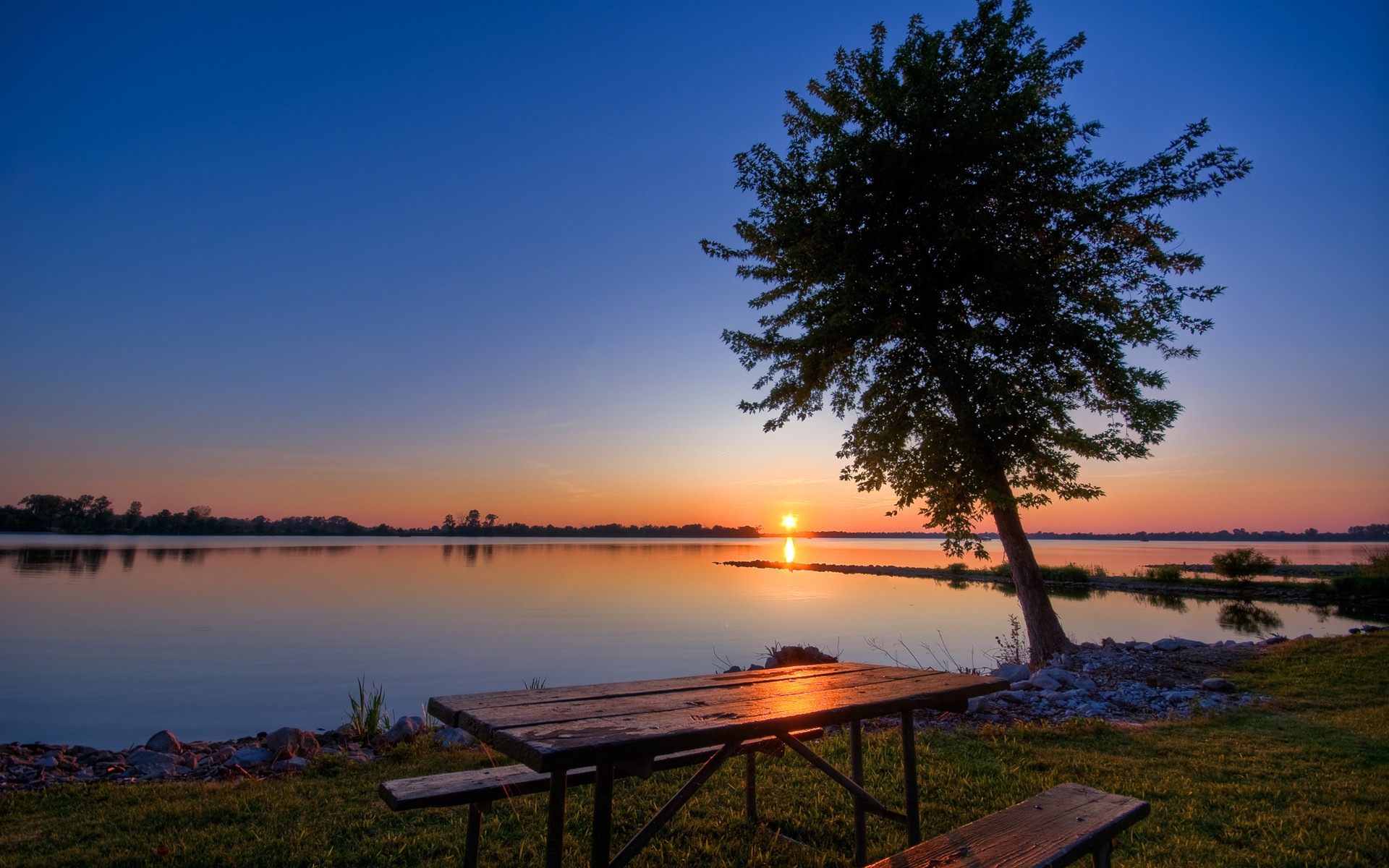 Lago, Albero, Tavolo da picnic, Crepuscolo, 1920x1200, sfondo per PC
