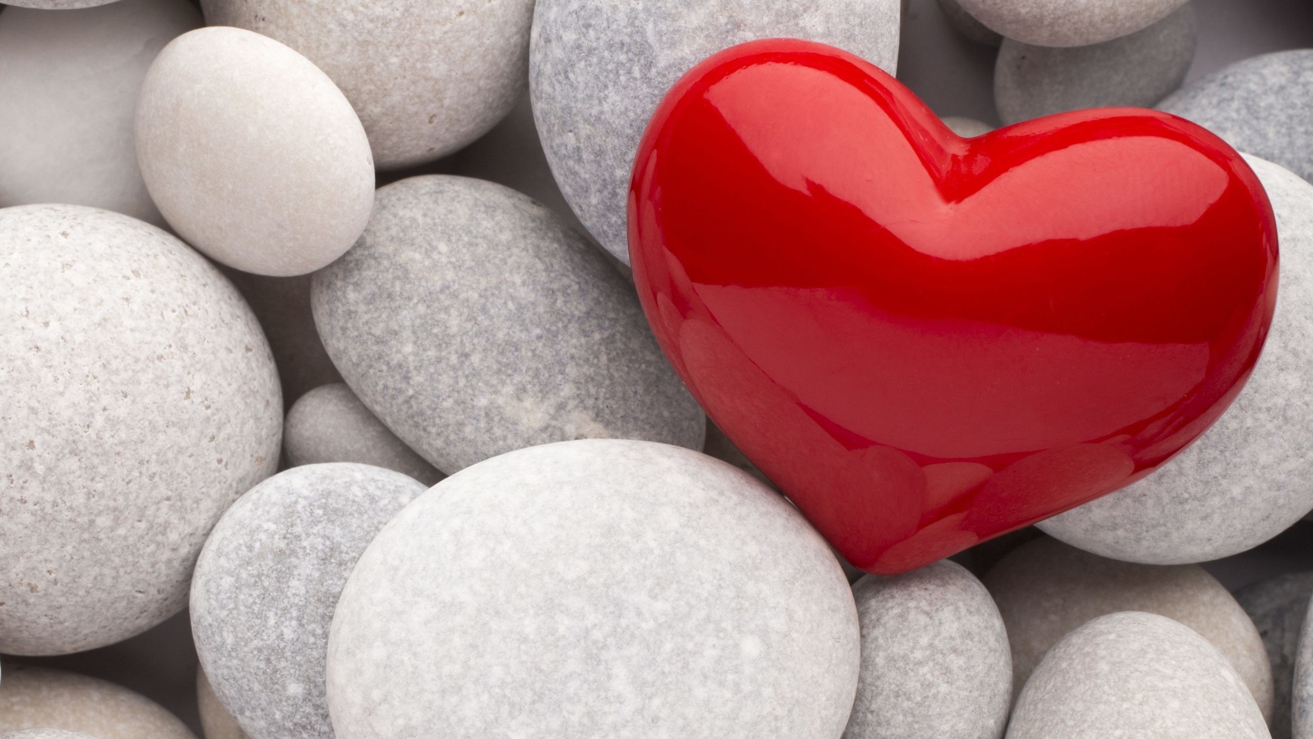 Cuore rosso, Ciottoli, Pietre, 2K, sfondo per portatile