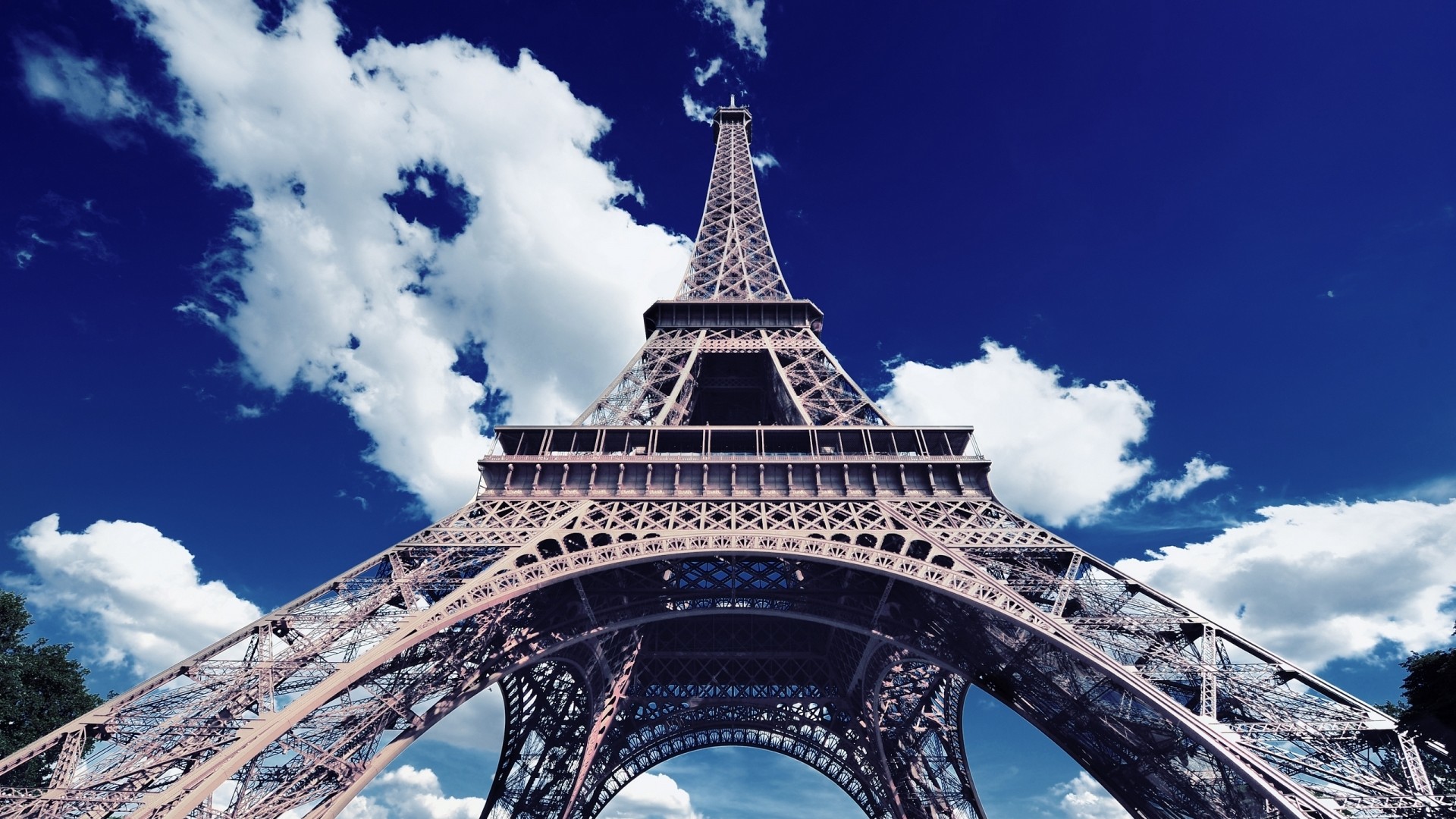 Torre Eiffel, Parigi, Vista dal basso, Cielo blu, Nuvole, 1920x1080, immagine di sfondo