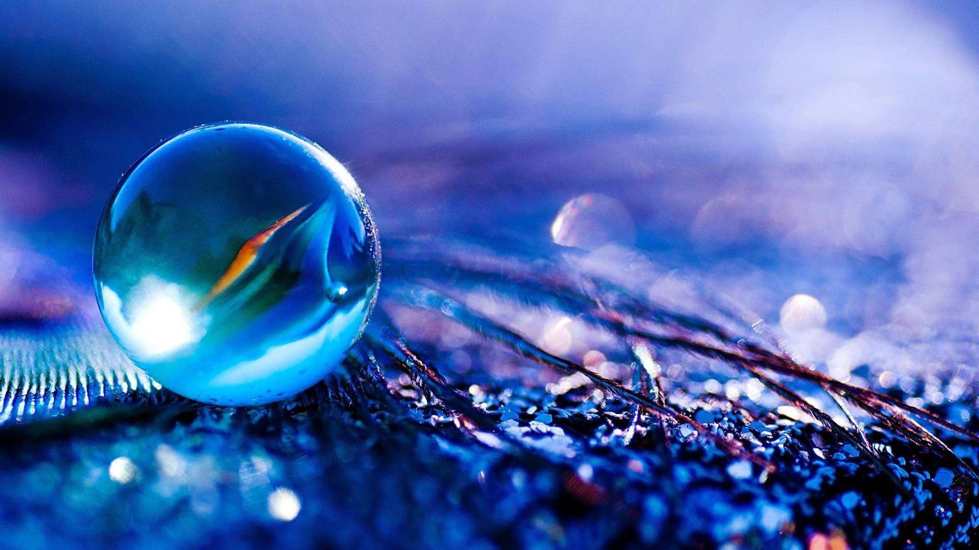 Biglia di vetro, Piuma, Macro, Blu, Full HD, sfondo Windows 11