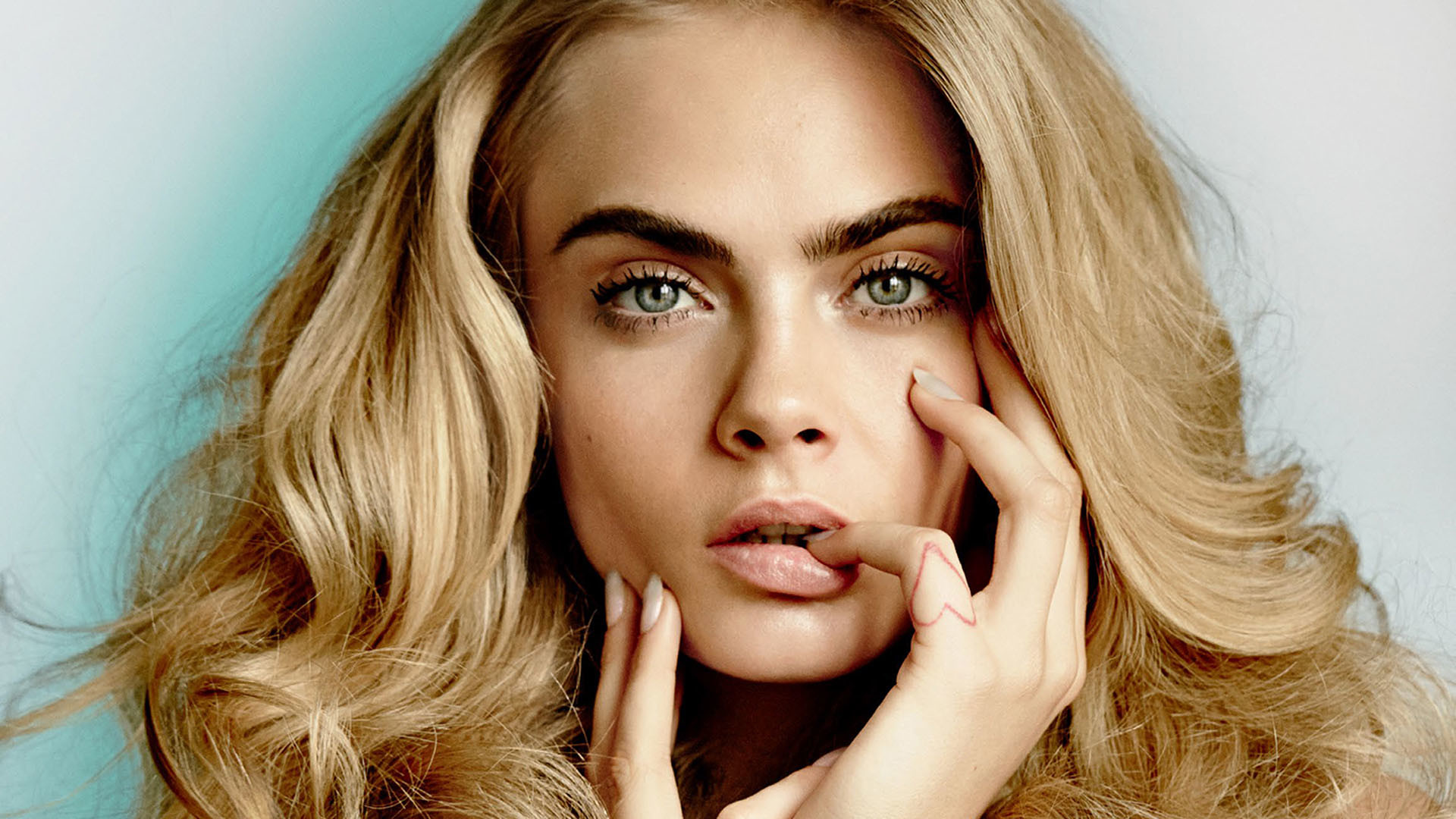 Cara Delevingne, Capelli mossi, Occhi verdi, Primo piano, 16:9 Full HD, sfondo widescreen