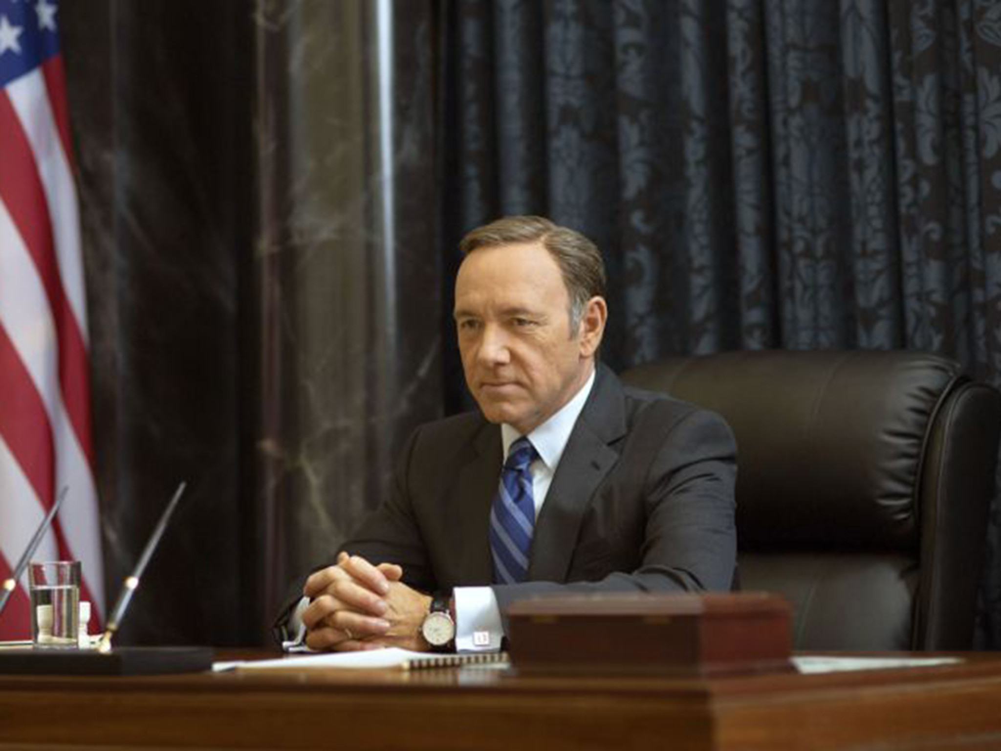 Frank Underwood, Kevin Spacey, House of Cards, Scrivania, Bandiera americana, sfondo iPad