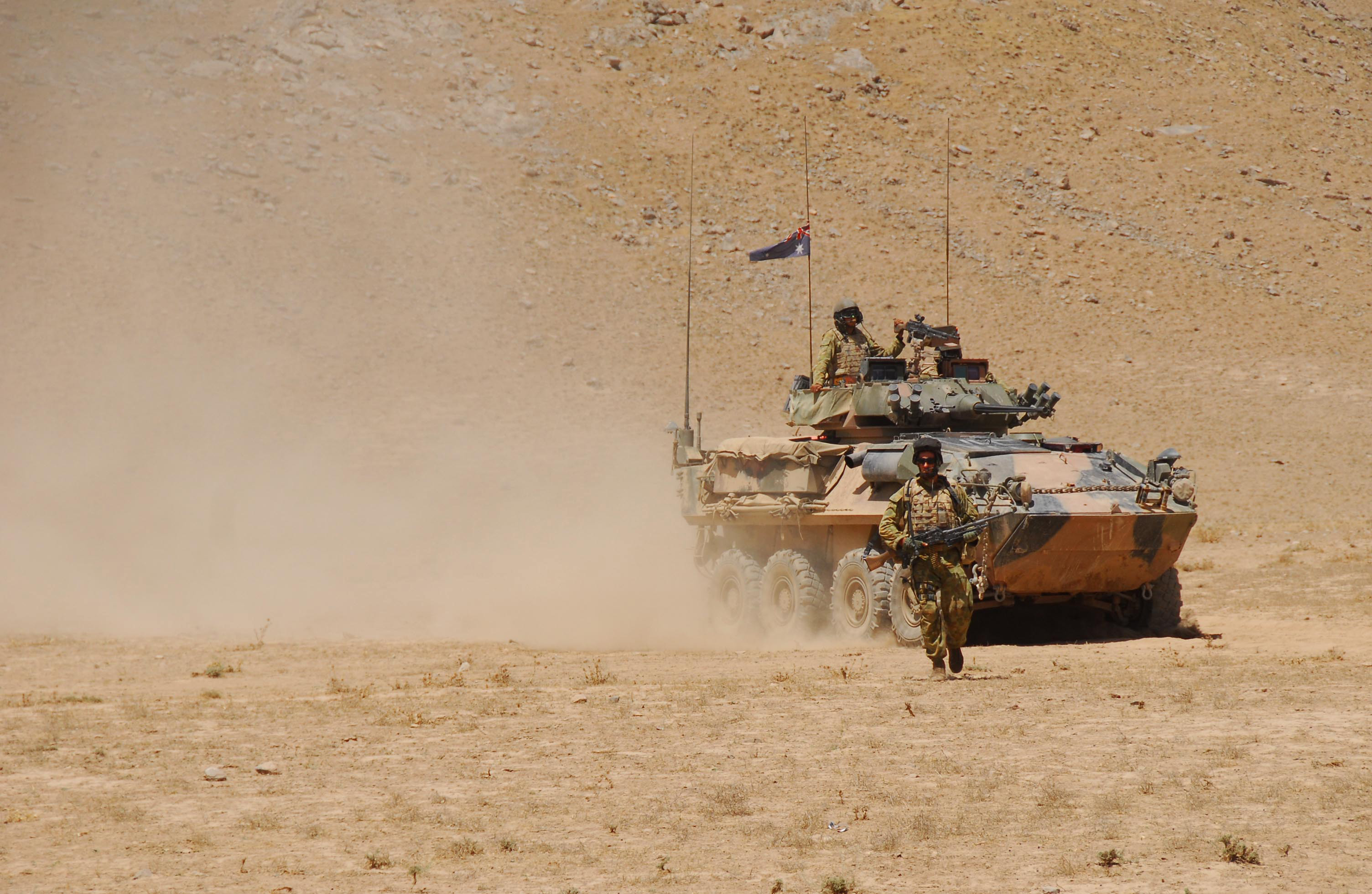 ASLAV, Esercito australiano, Veicolo blindato, Deserto, Soldato, sfondo desktop 2K