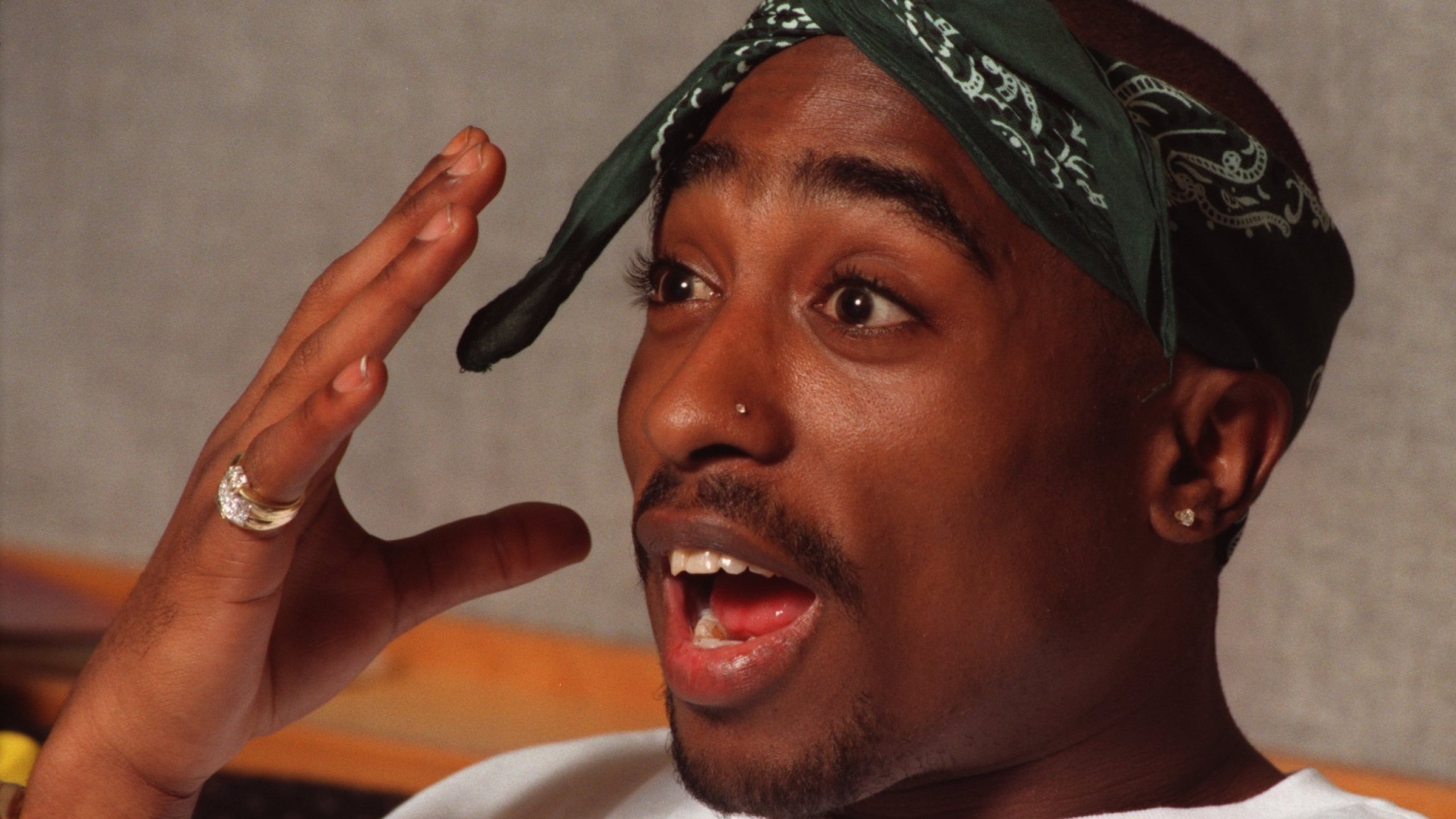 Tupac Shakur, 2Pac, Bandana, Ritratto, 2K, sfondo Windows 11