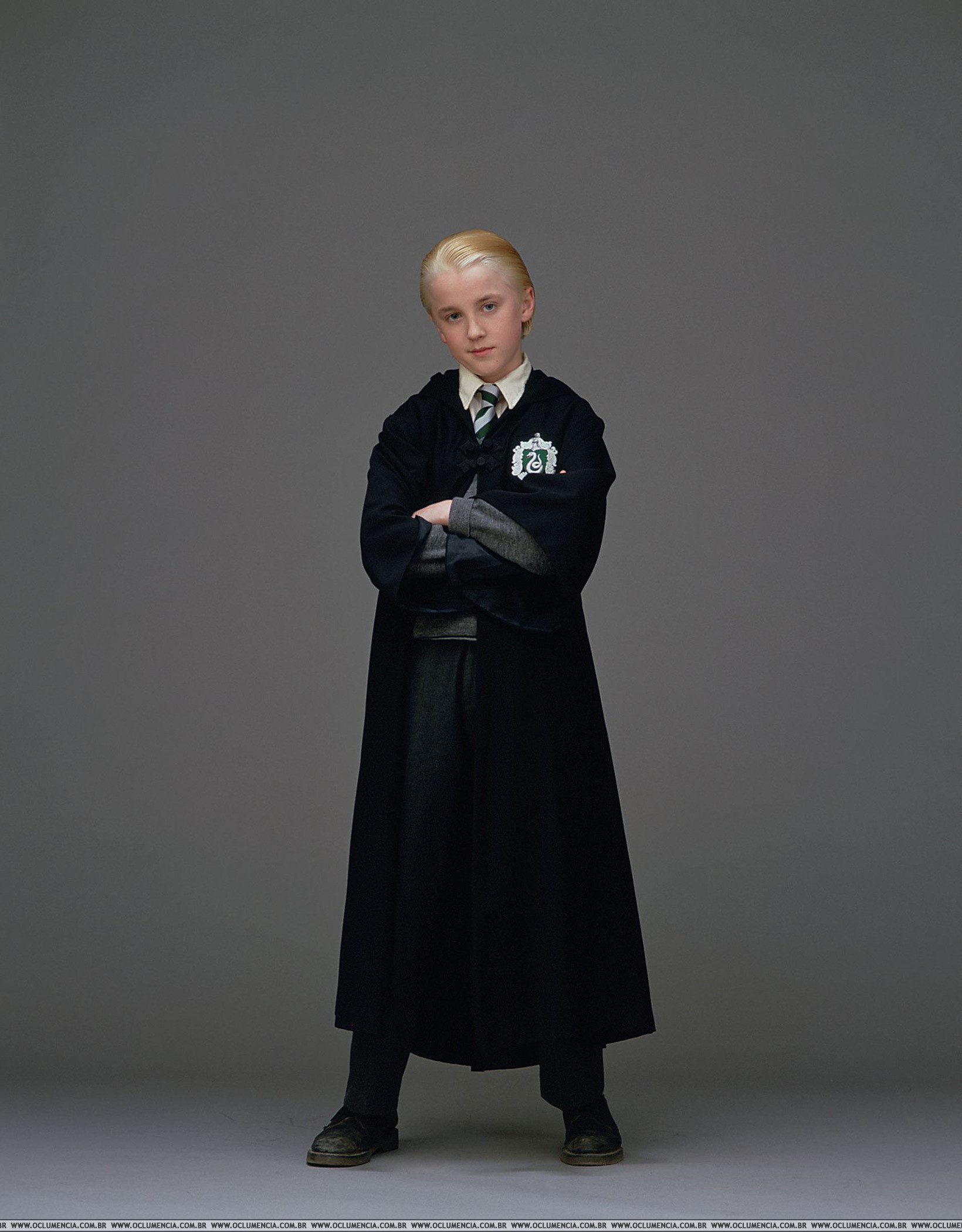 Draco Malfoy, Tom Felton, Serpeverde, Harry Potter, Divisa di Hogwarts, Sfondo grigio, wallpaper QHD+