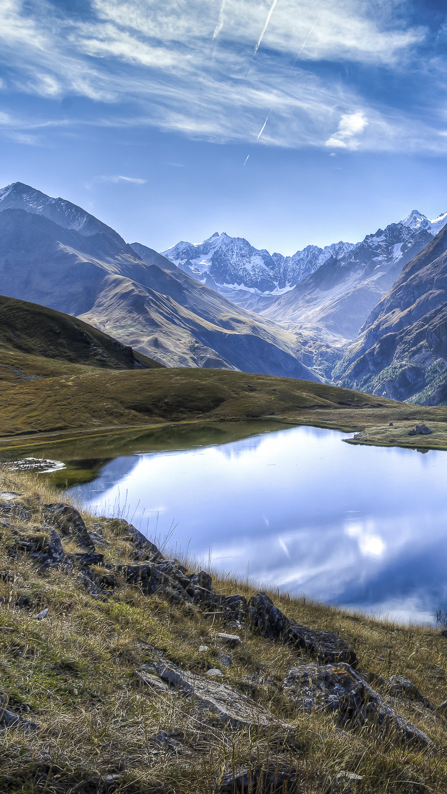 Lago alpino, Montagne, Nuvole, Paesaggio, QHD+, sfondo per smartphone